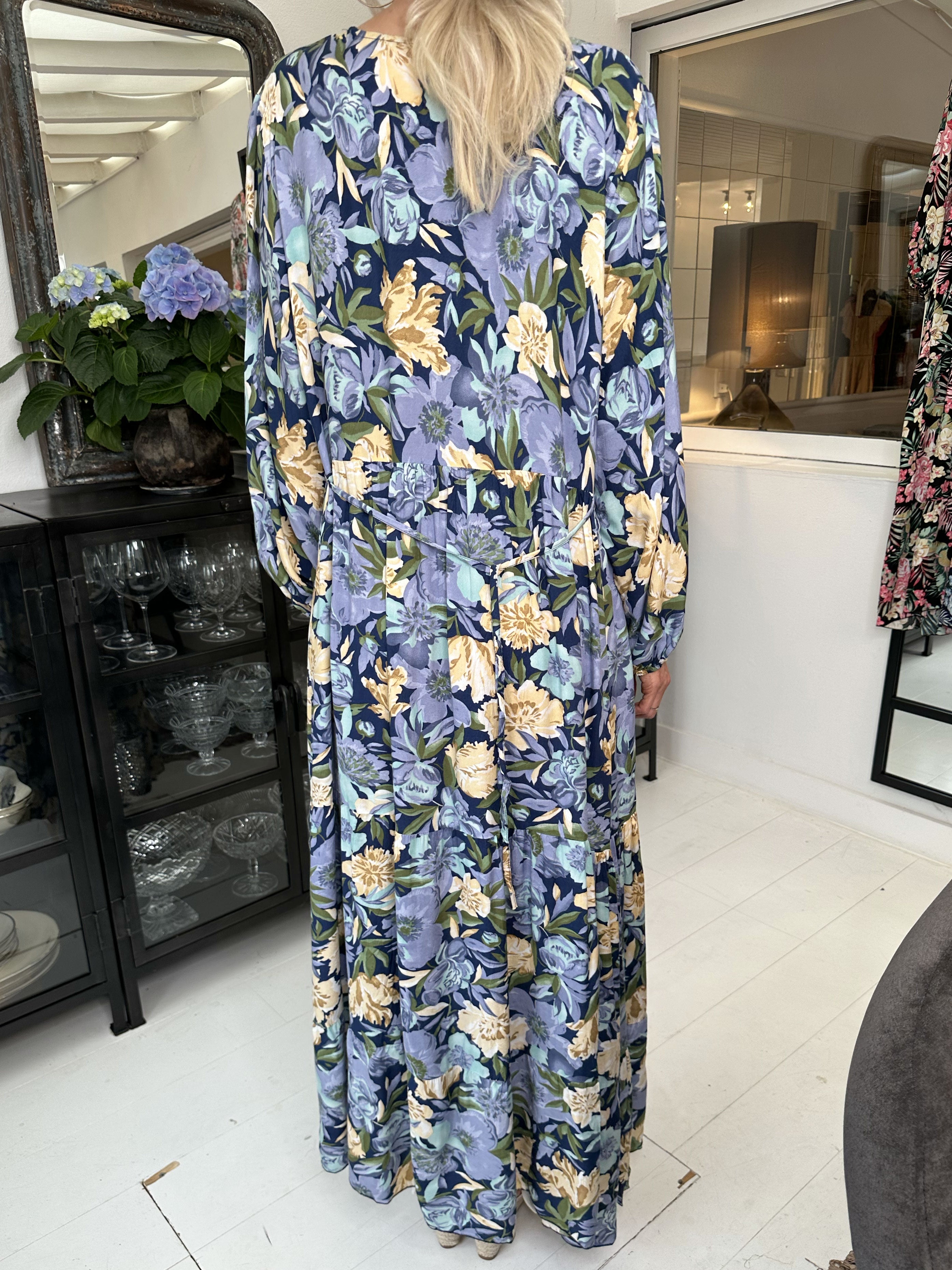 Alasca - Lång blommig klänning med band