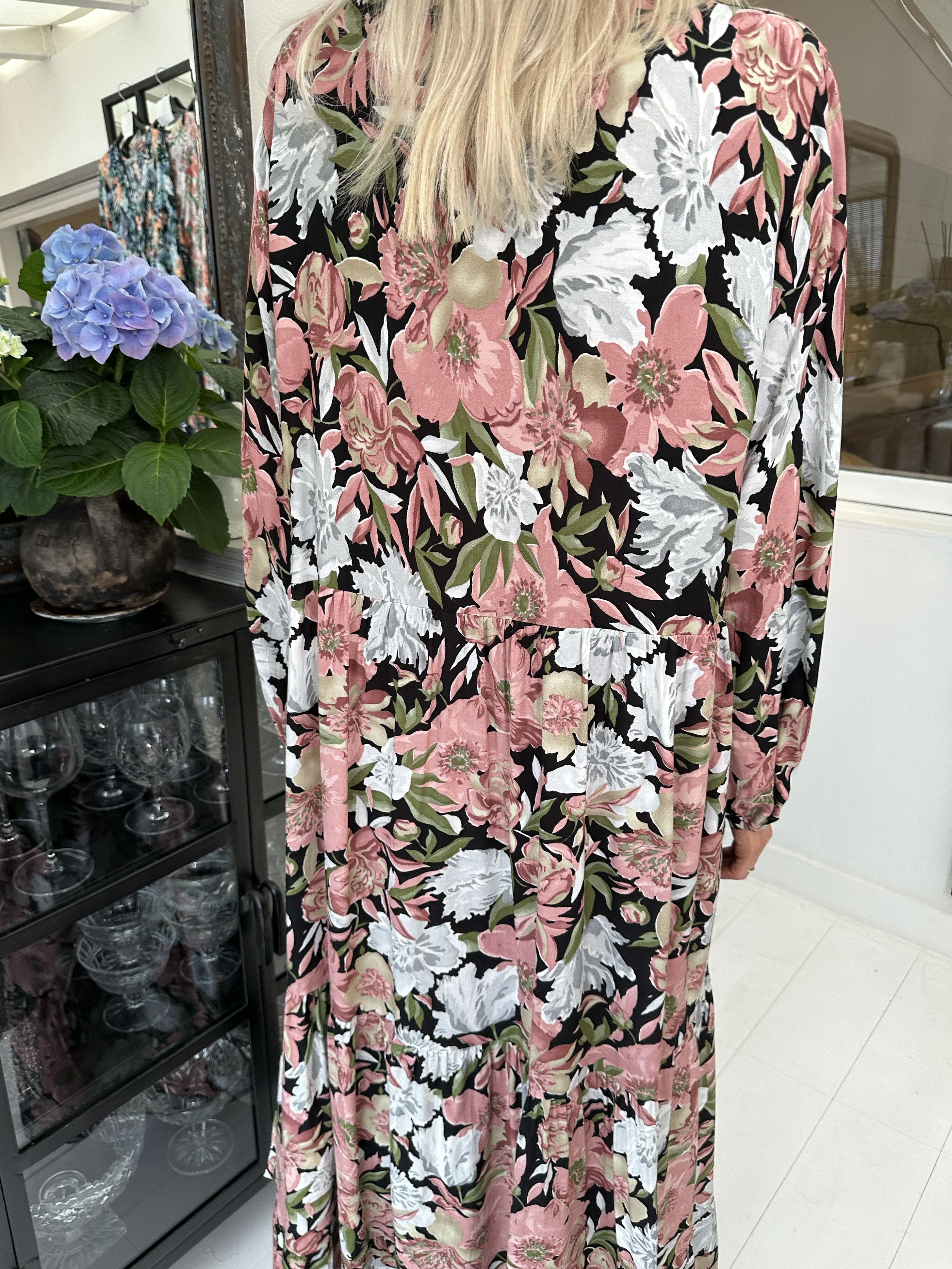 Alasca - Lång blommig klänning med band