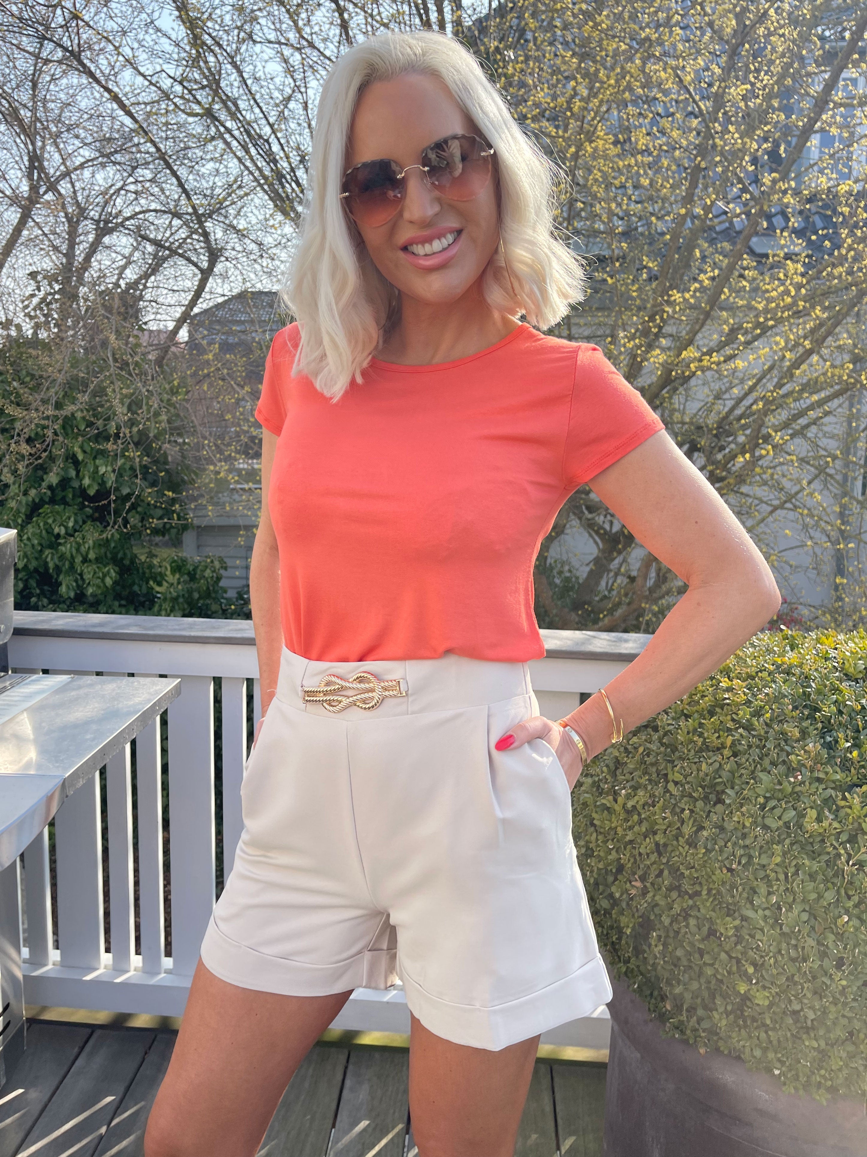 Alaska -Shorts med guldspänne