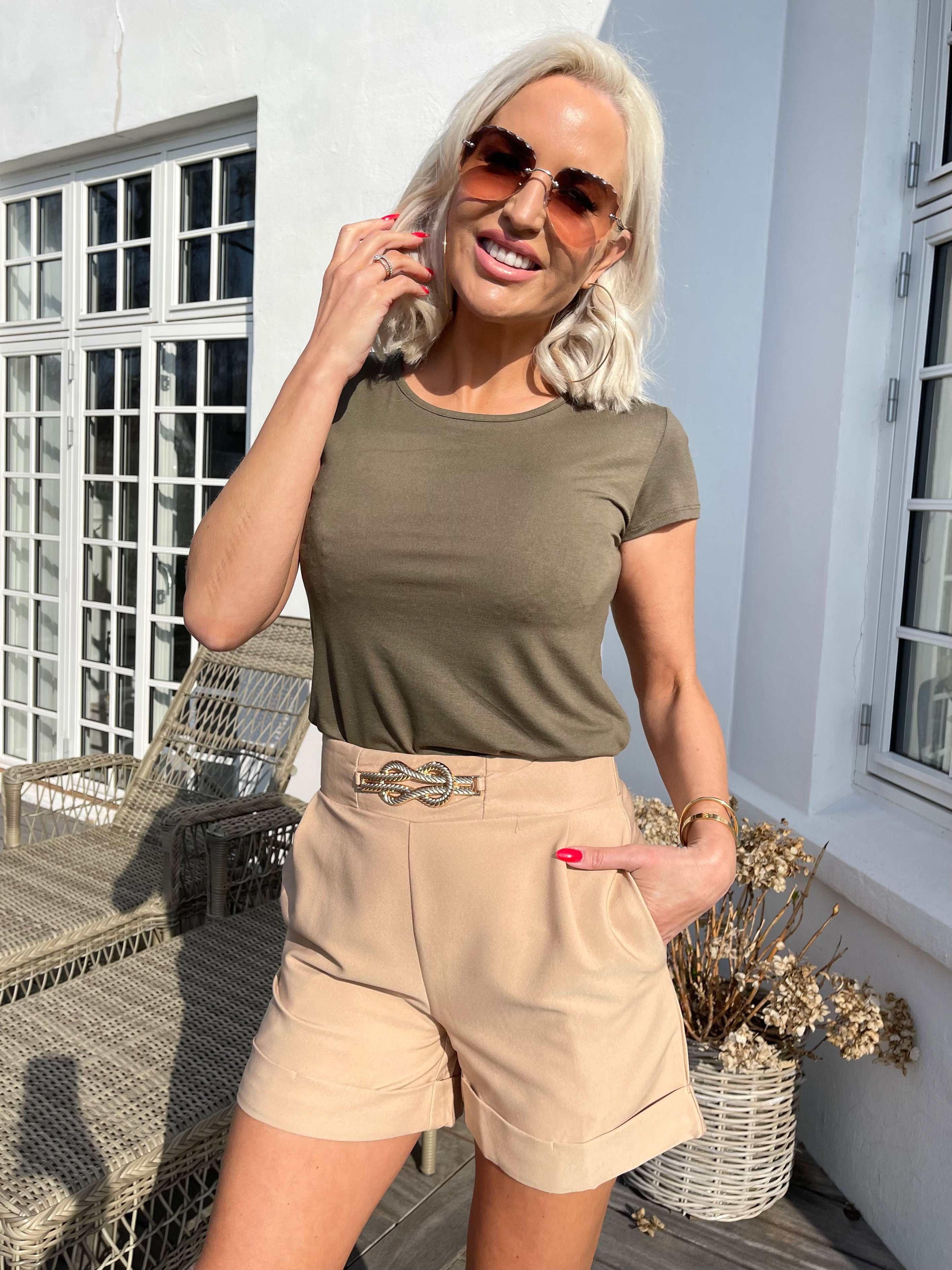 Alaska -Shorts med guldspänne