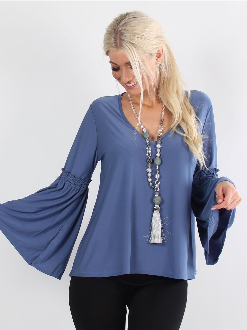 Alba - Svart blus med vida ärmar och v-hals