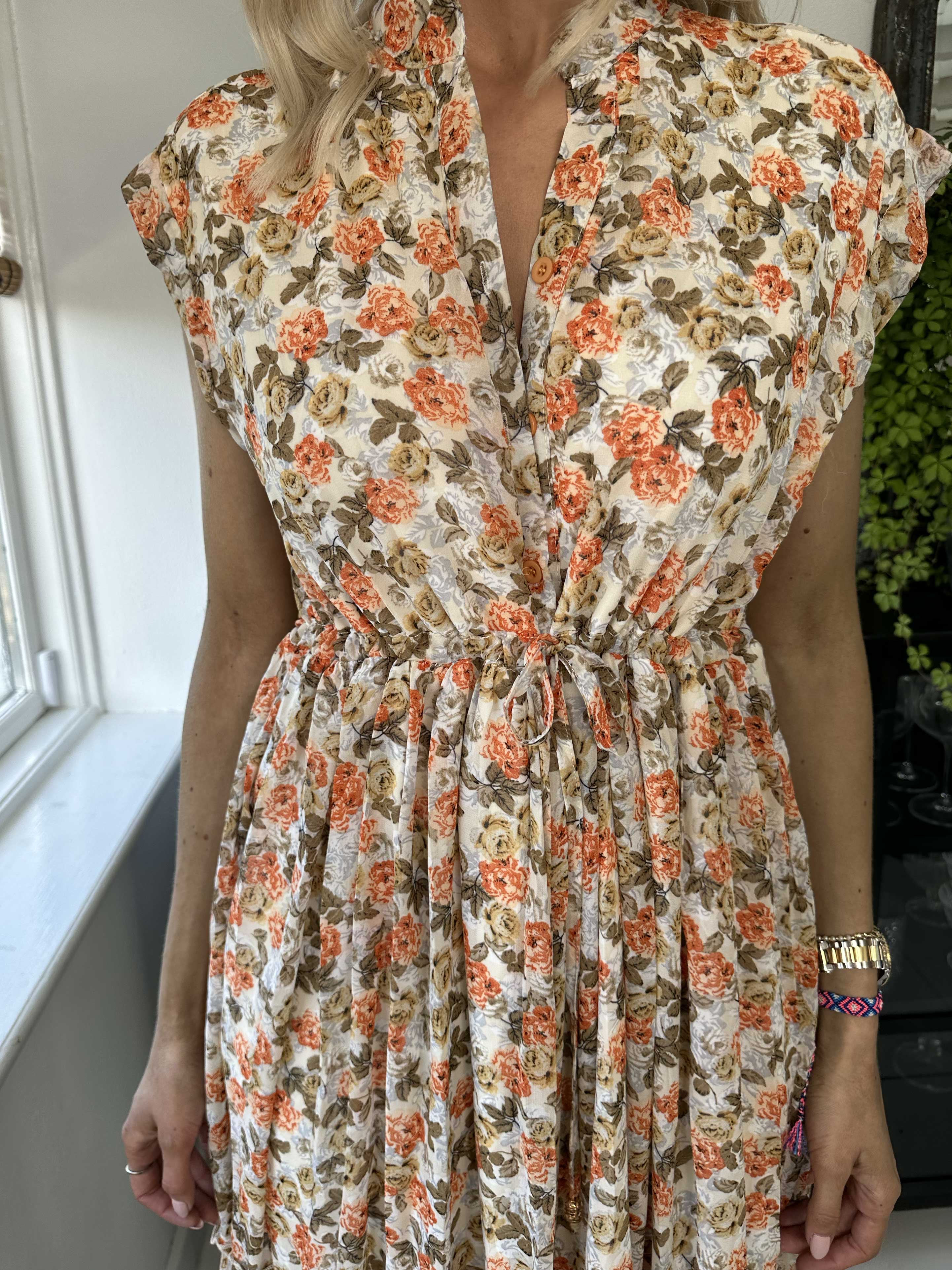 Alberte - Söt sommarklänning i chiffong med blommönster