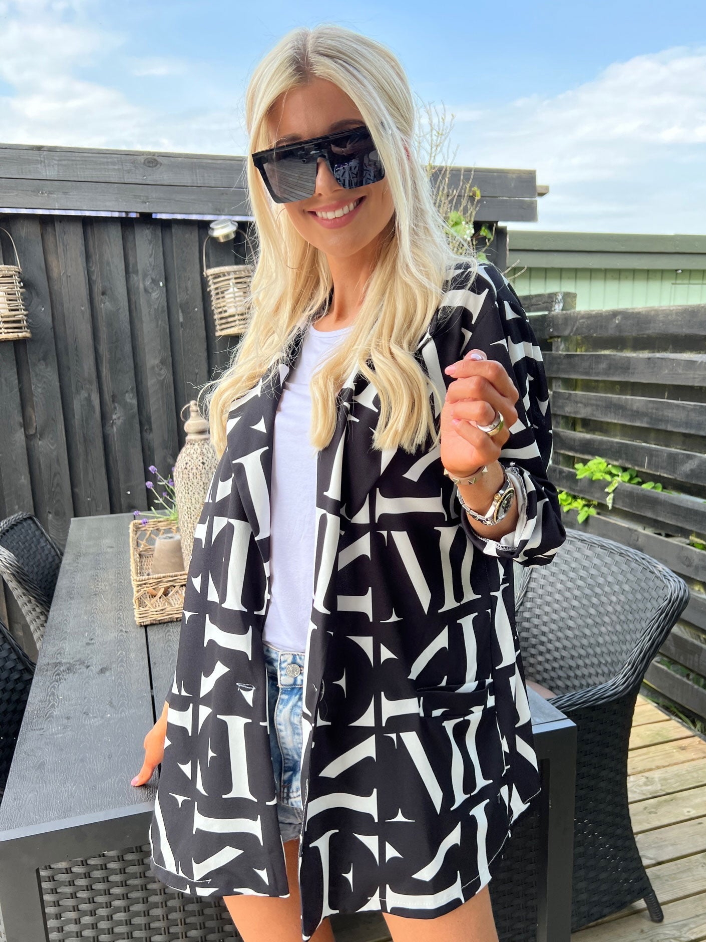 Alberte - Blazer med vit skrift