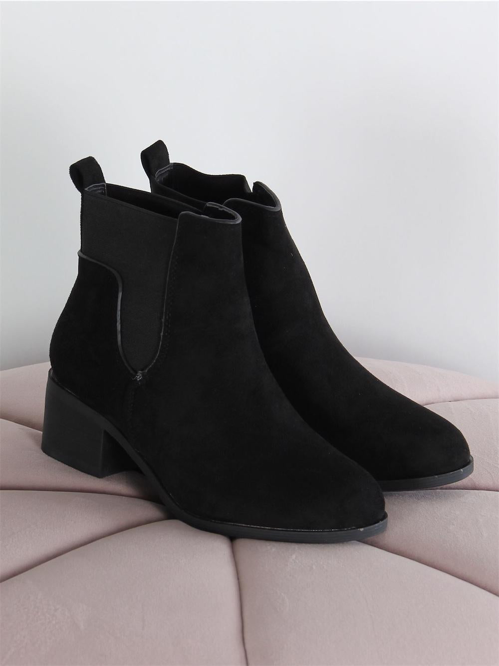 Alcoy - Svart mocka med tjock klack och resår i skaftet