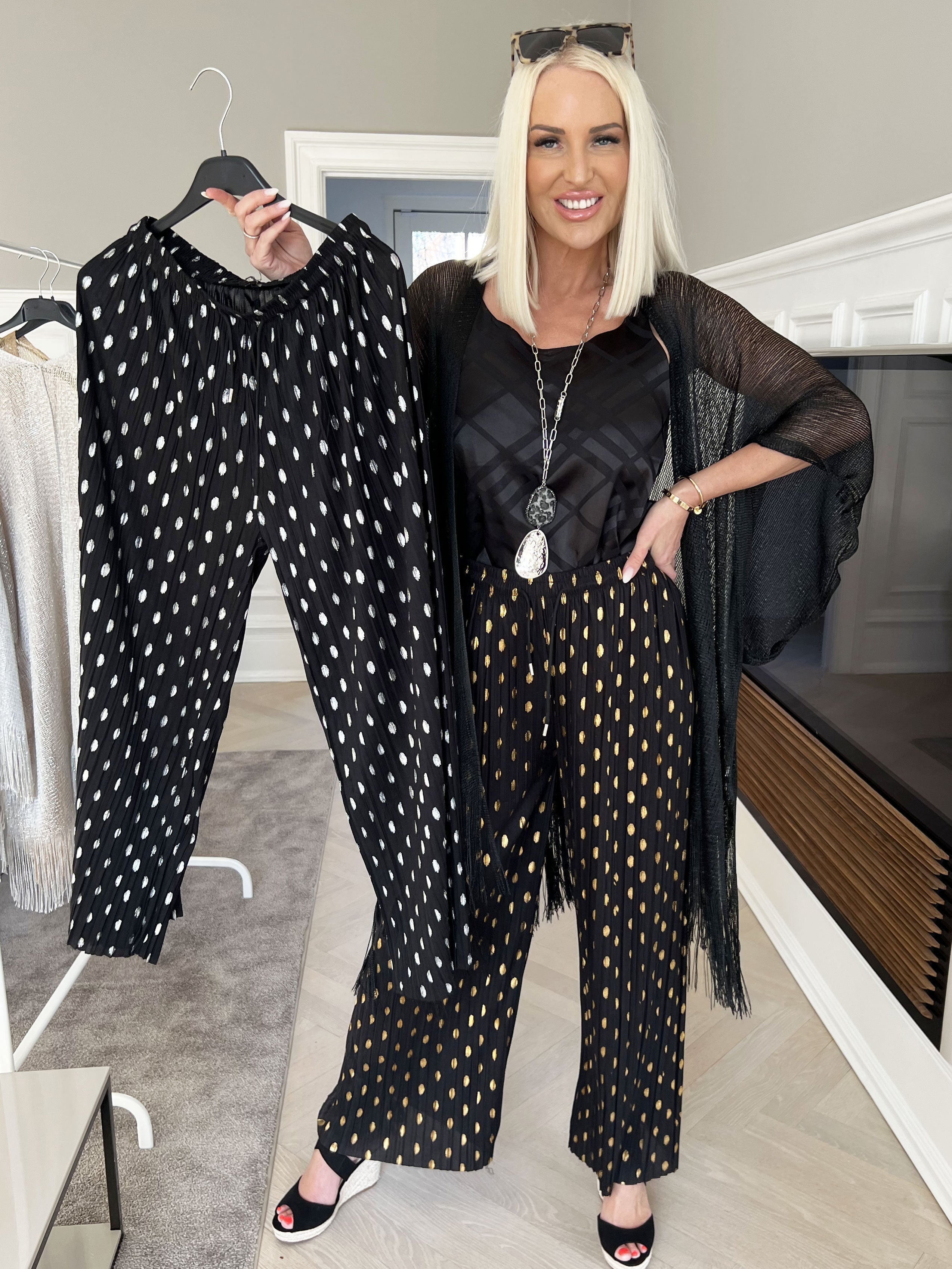 Aleta - Plisserade byxor med prickar