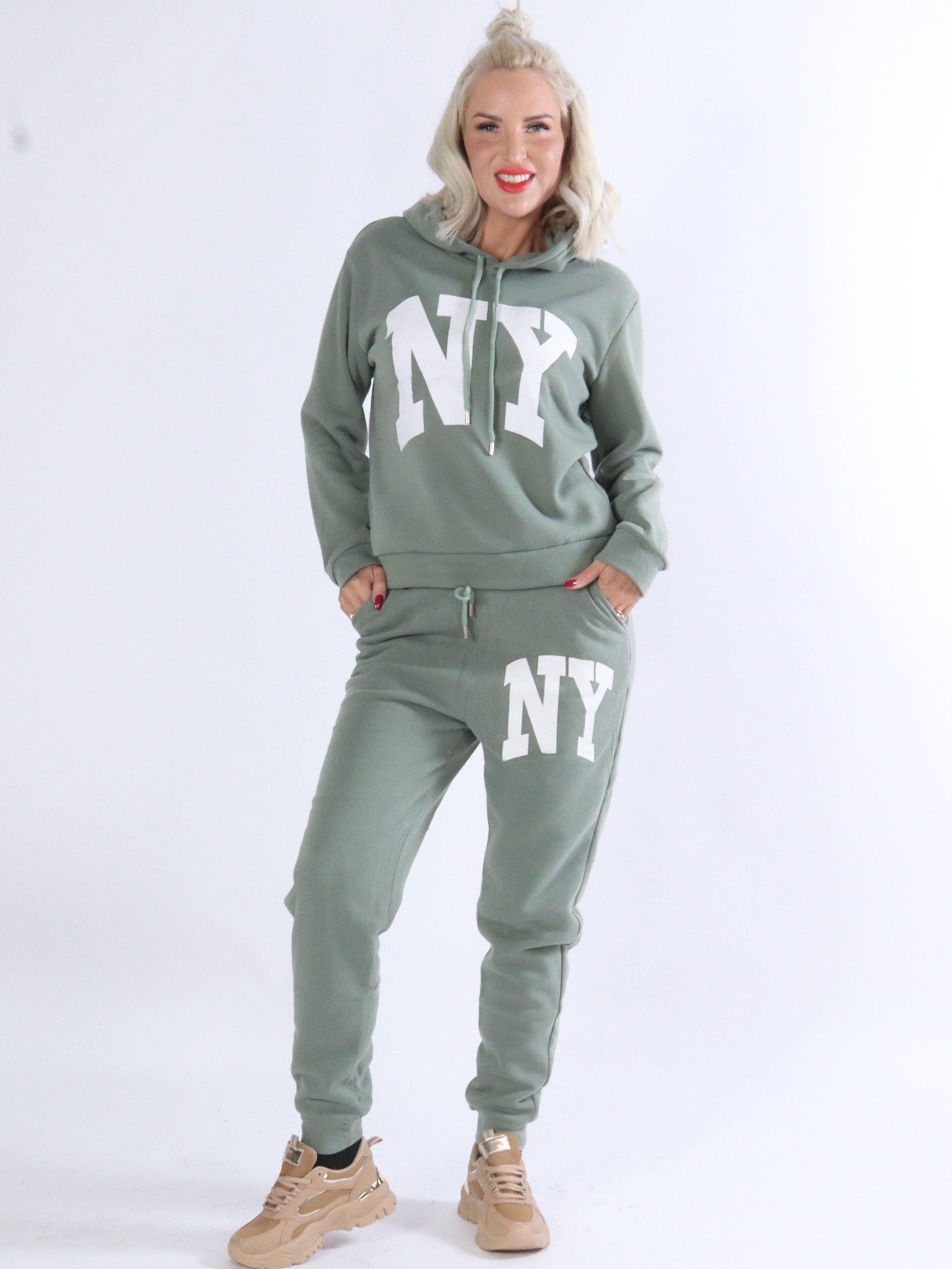 Alexandrina - Joggingset med NEW skrivning på