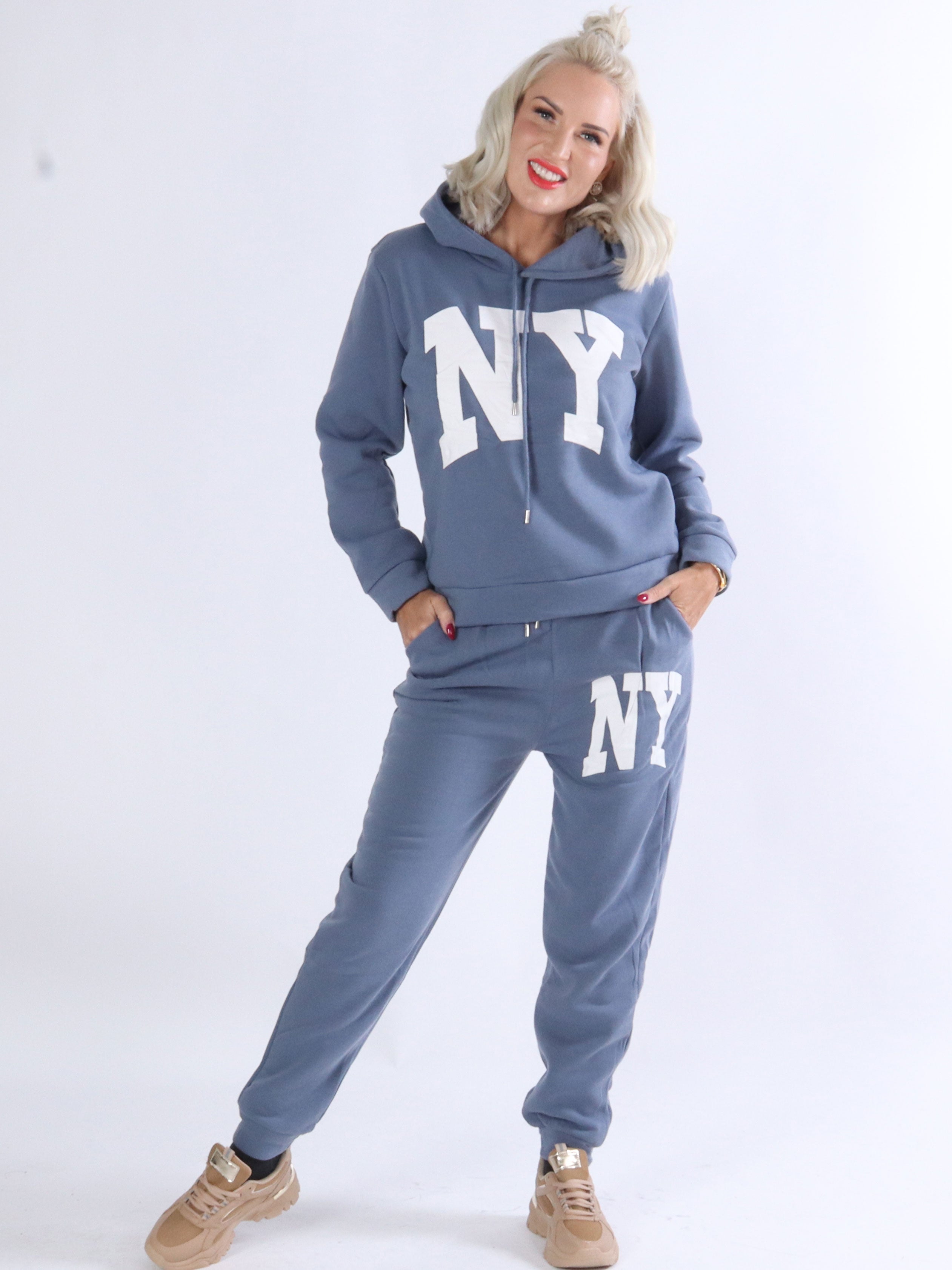 Alexandrina - Joggingset med NEW skrivning på