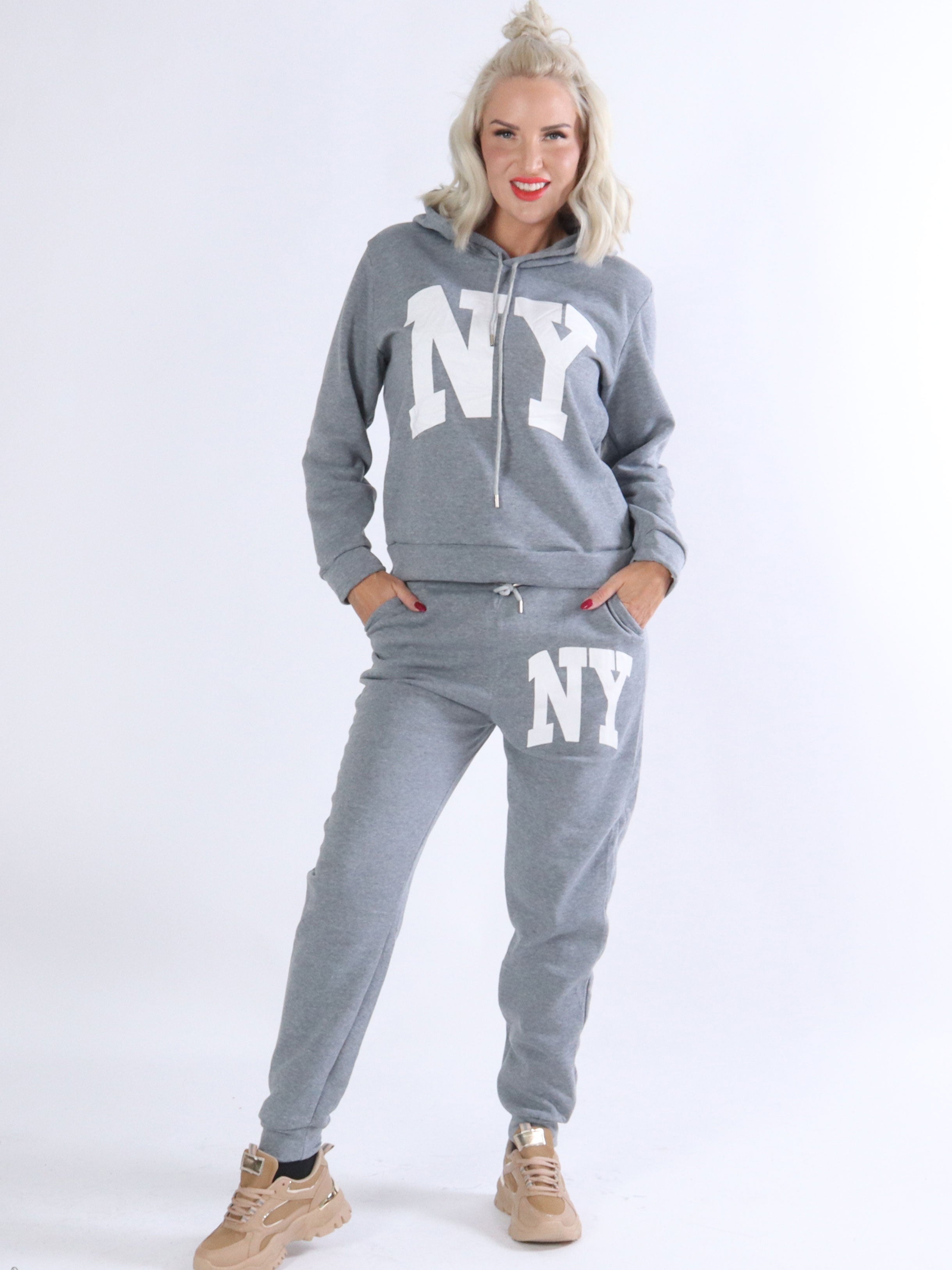 Alexandrina - Joggingset med NEW skrivning på