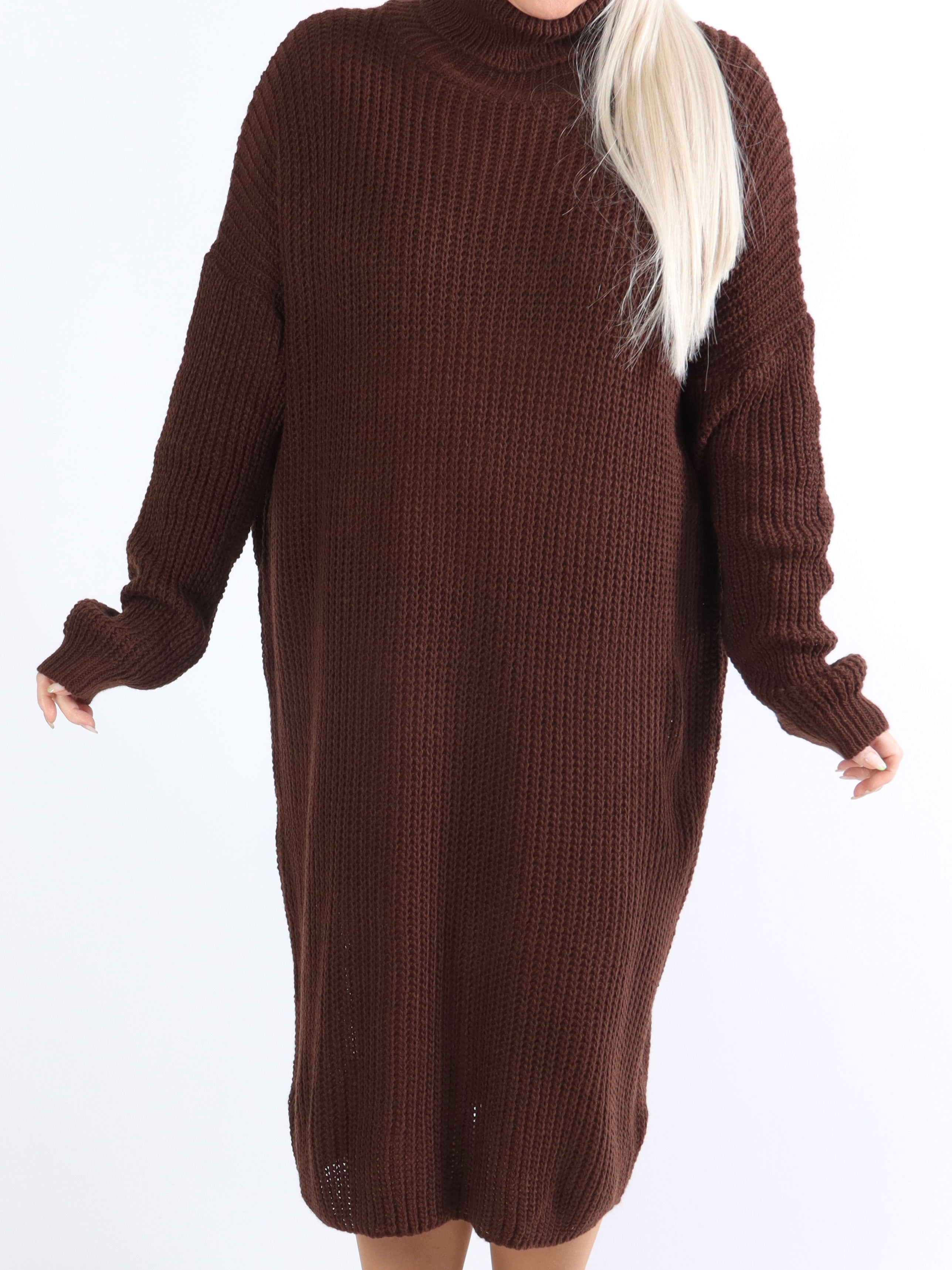 Alice - Plus size stickad klänning med rullhals - Pink