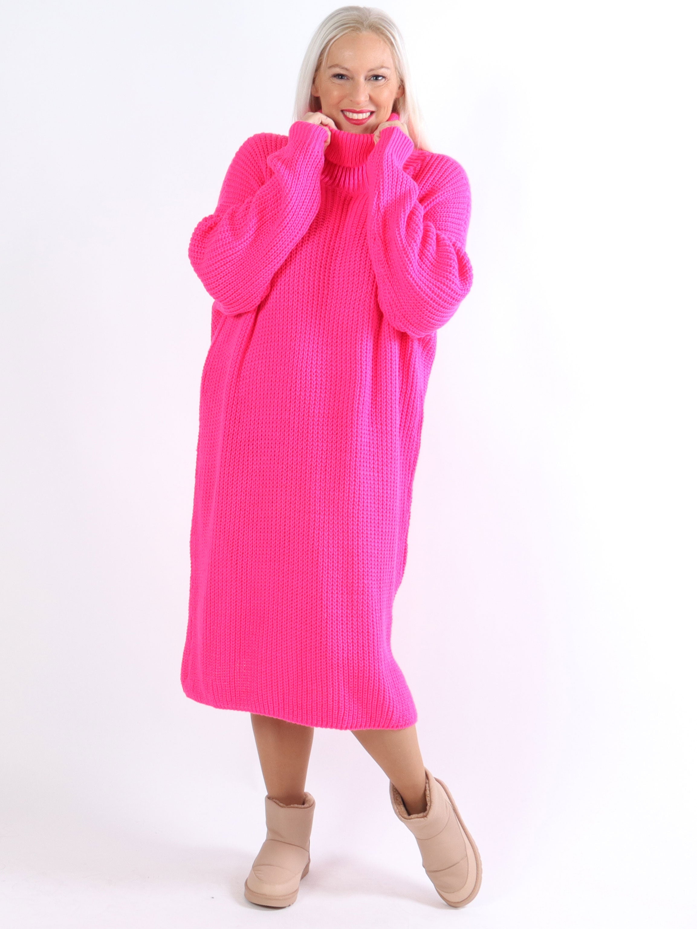 Alice - Plus size stickad klänning med rullhals - Black