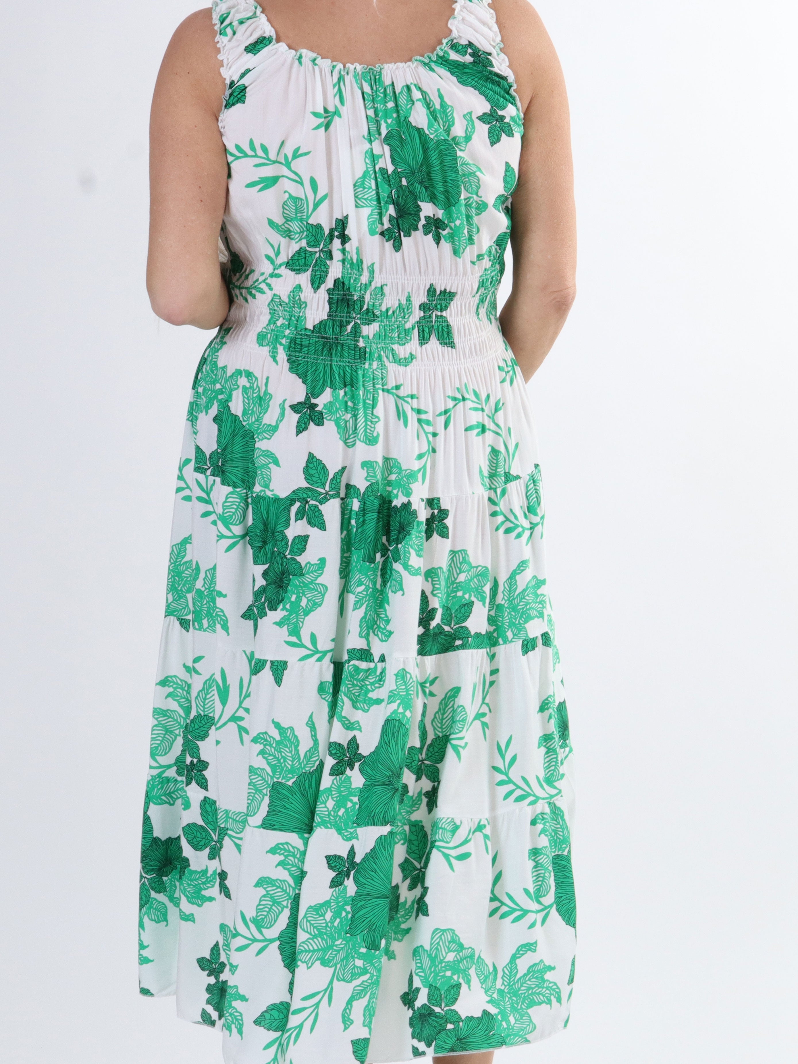 Alicia flower short - Lång plus size klänning med smock och blommigt tryck