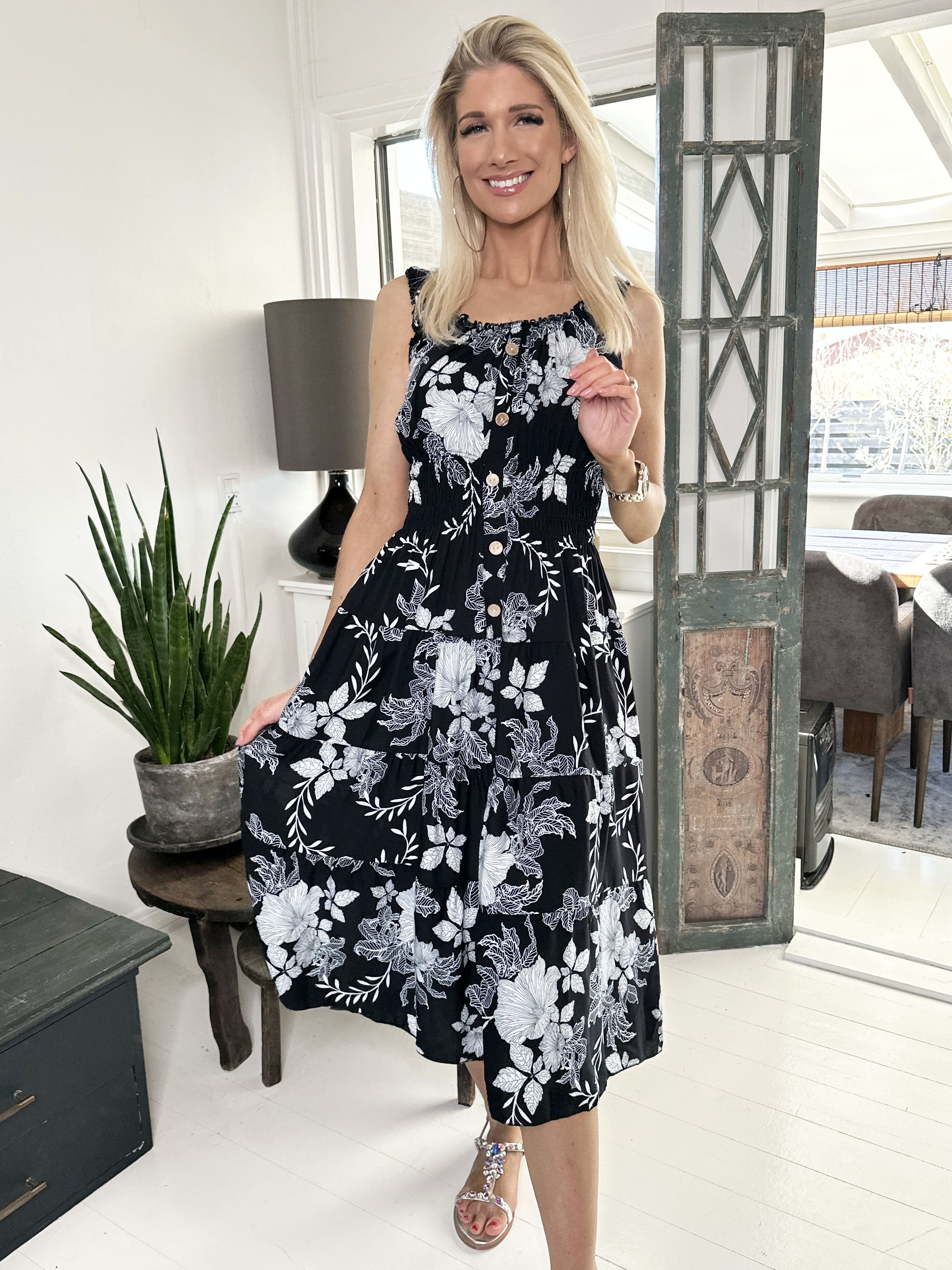 Alicia flower short - Lång klänning med smock och blommigt tryck