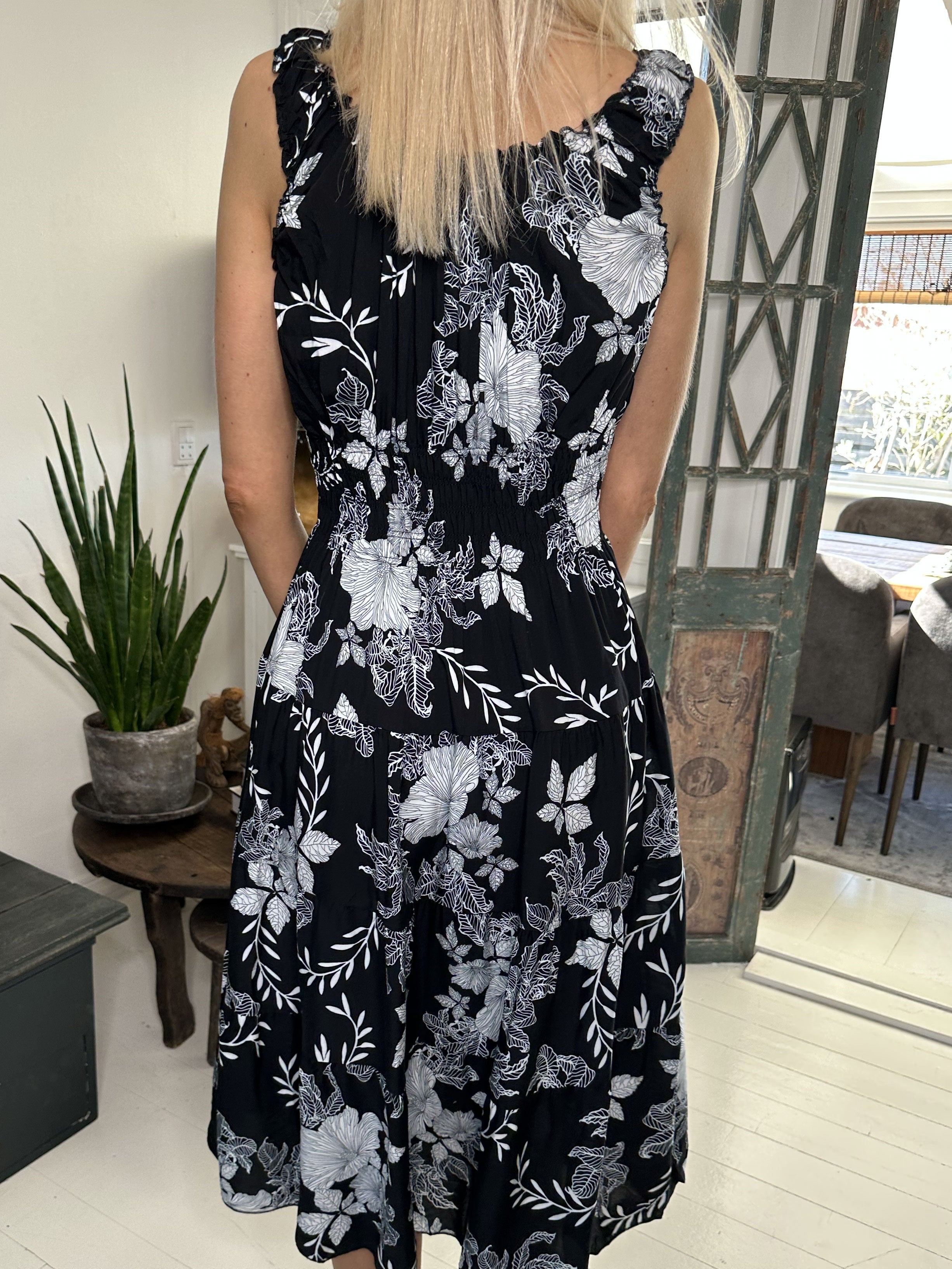 Alicia flower short - Lång klänning med smock och blommigt tryck