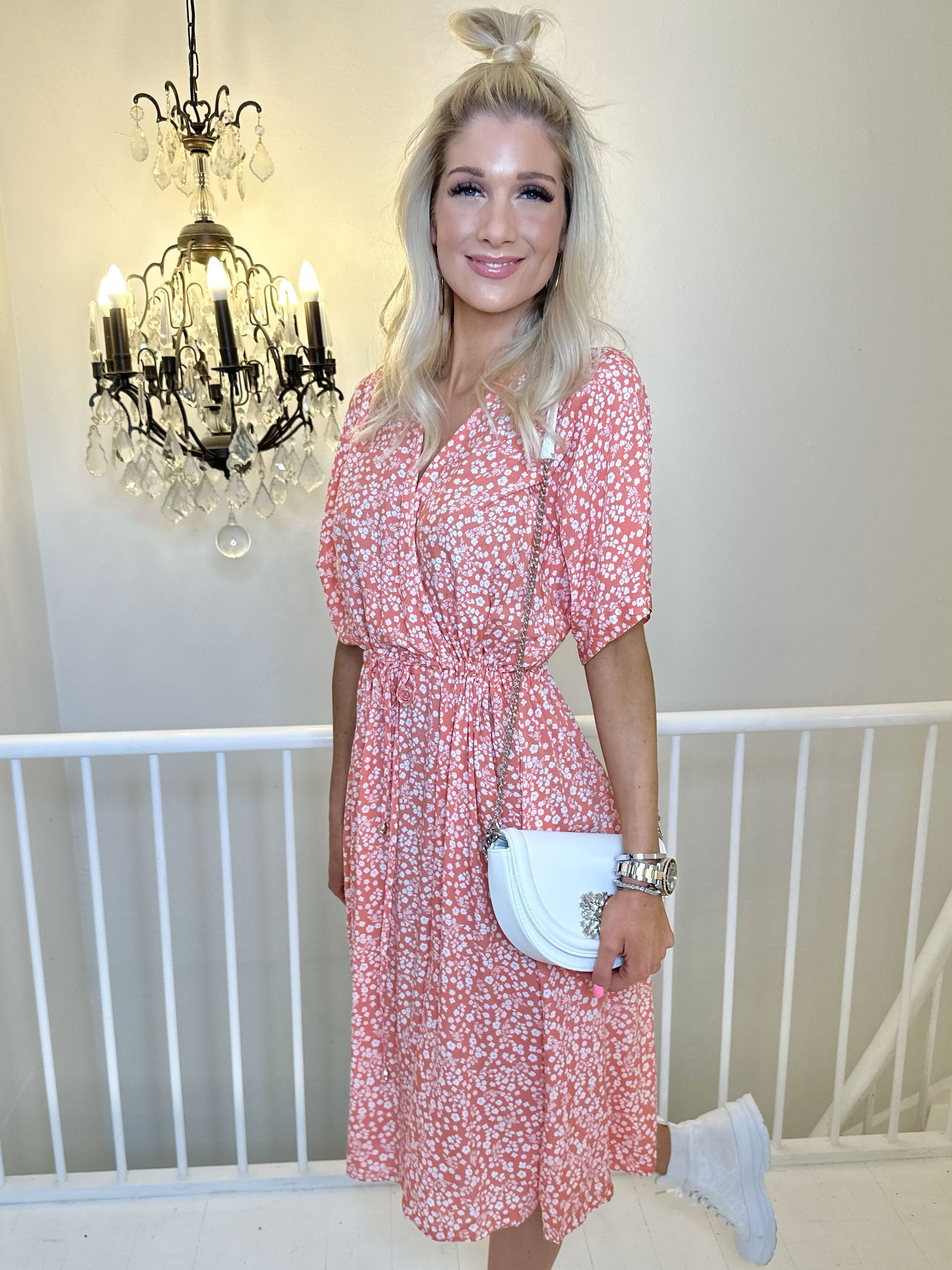 Alicia - Söt viskosklänning med litet blommönster