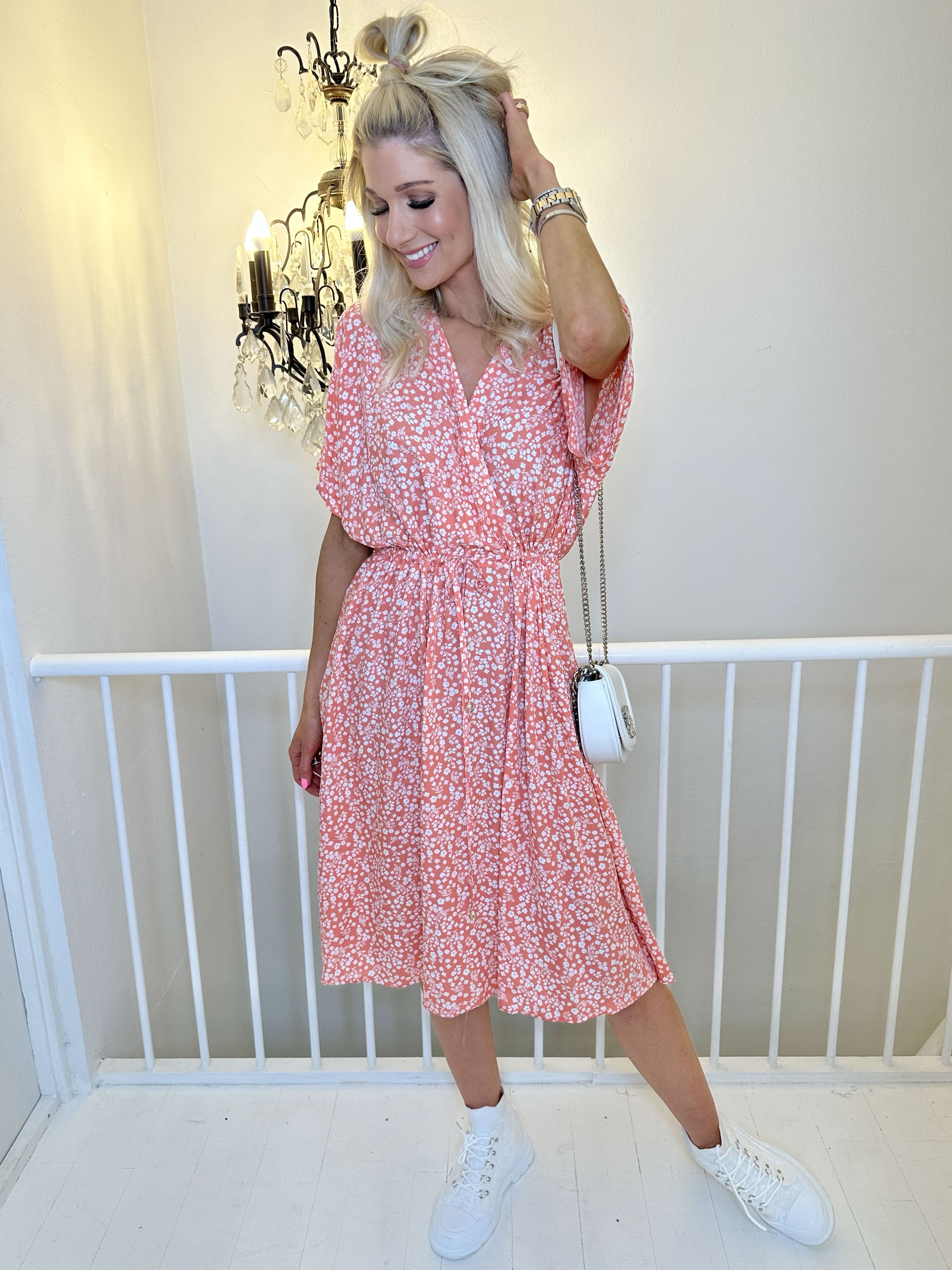 Alicia - Söt viskosklänning med litet blommönster