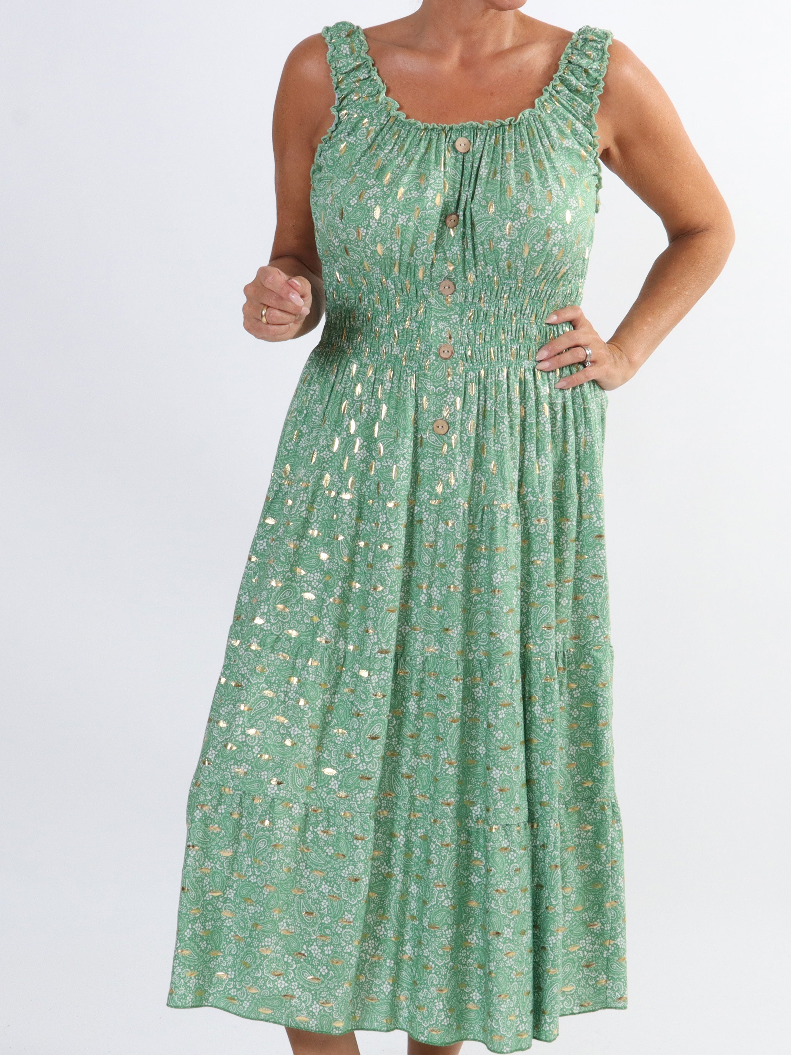 Alicia Paisley - Lång viskosklänning med band och paisleymönster i plus size - Black