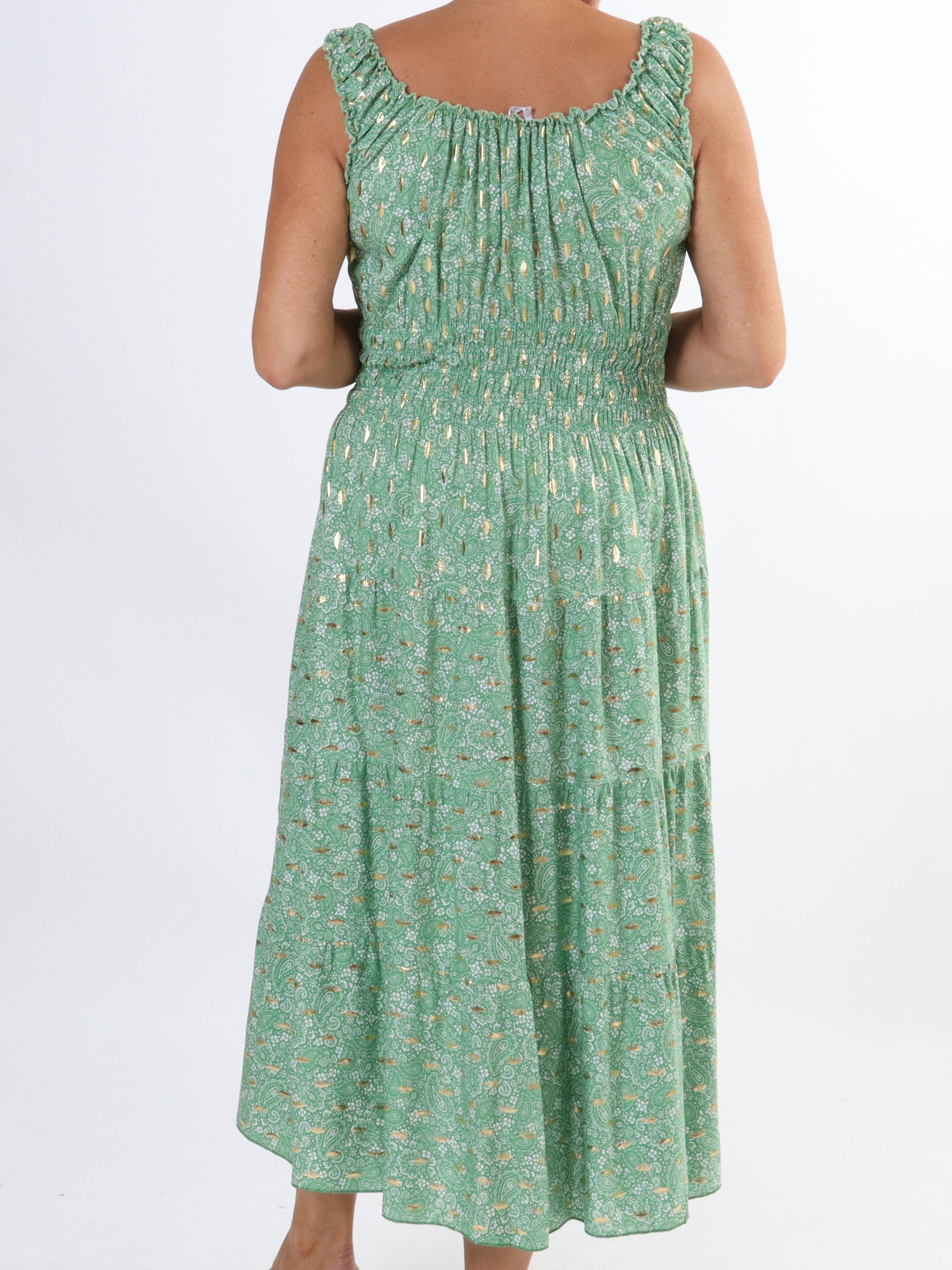 Alicia Paisley - Lång viskosklänning med band och paisleymönster i plus size - Green