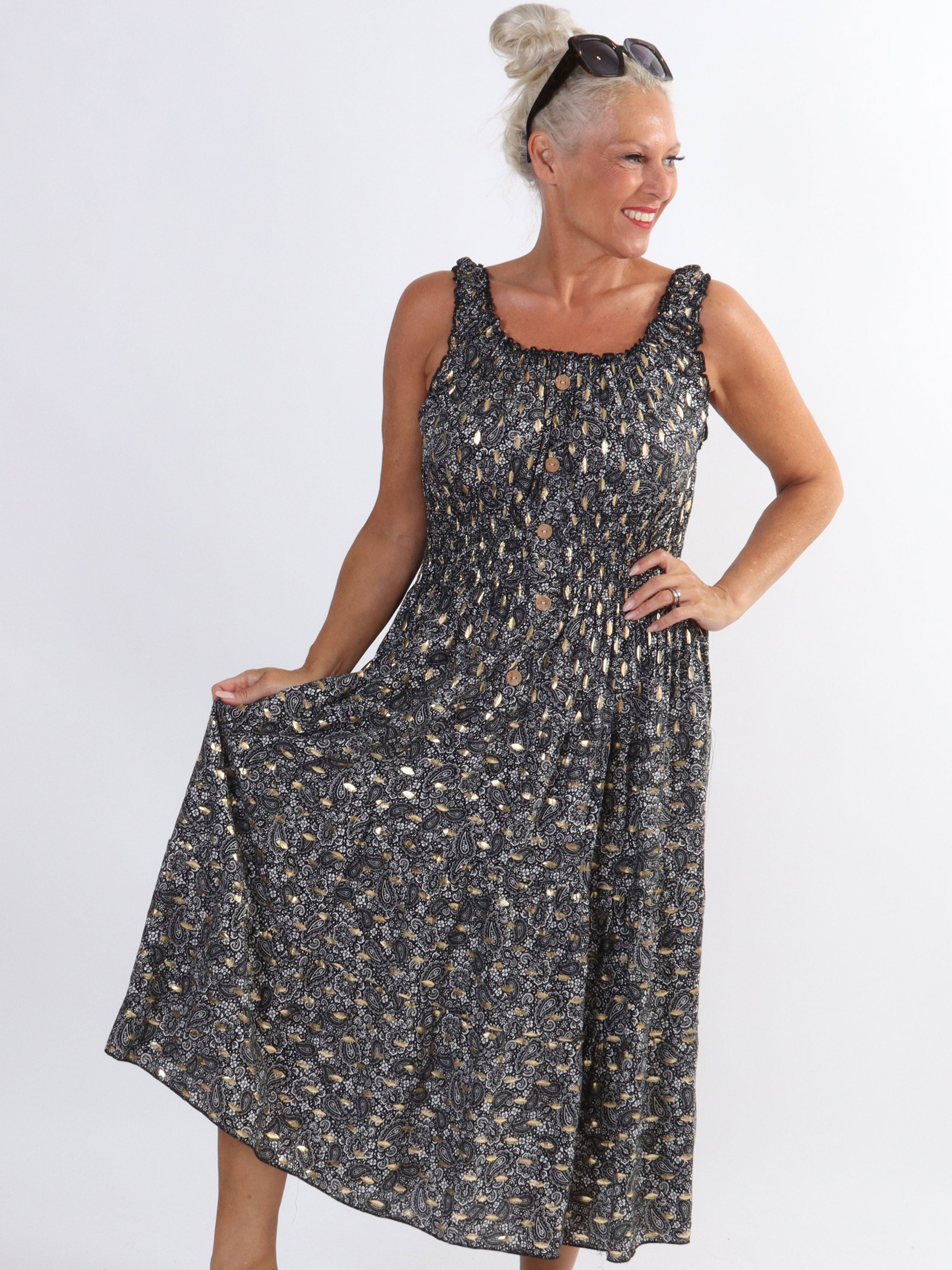 Alicia Paisley - Lång viskosklänning med band och paisleymönster i plus size