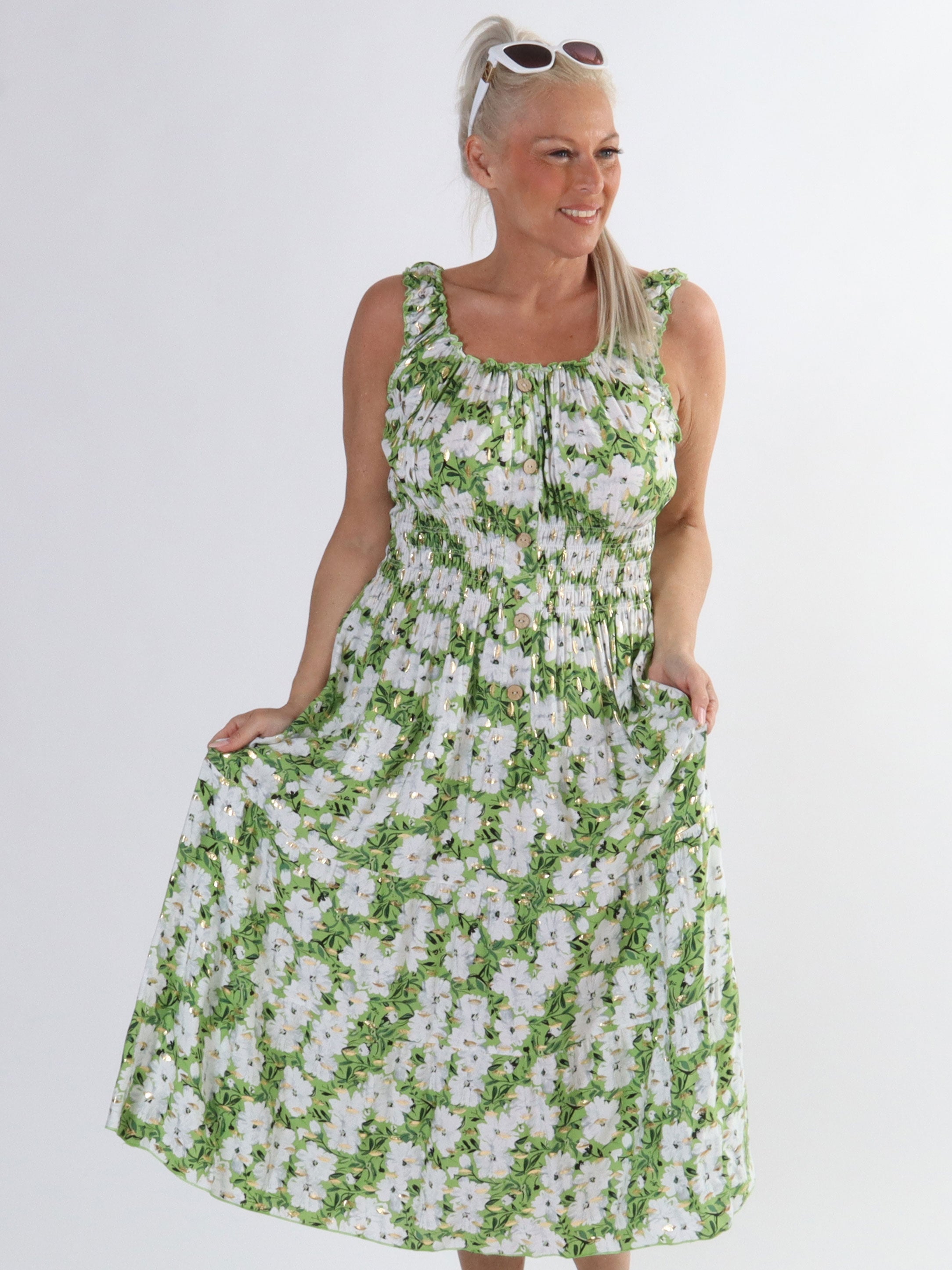 Alicia Summer Short - Söt bandklänning med sommarblommor - Black