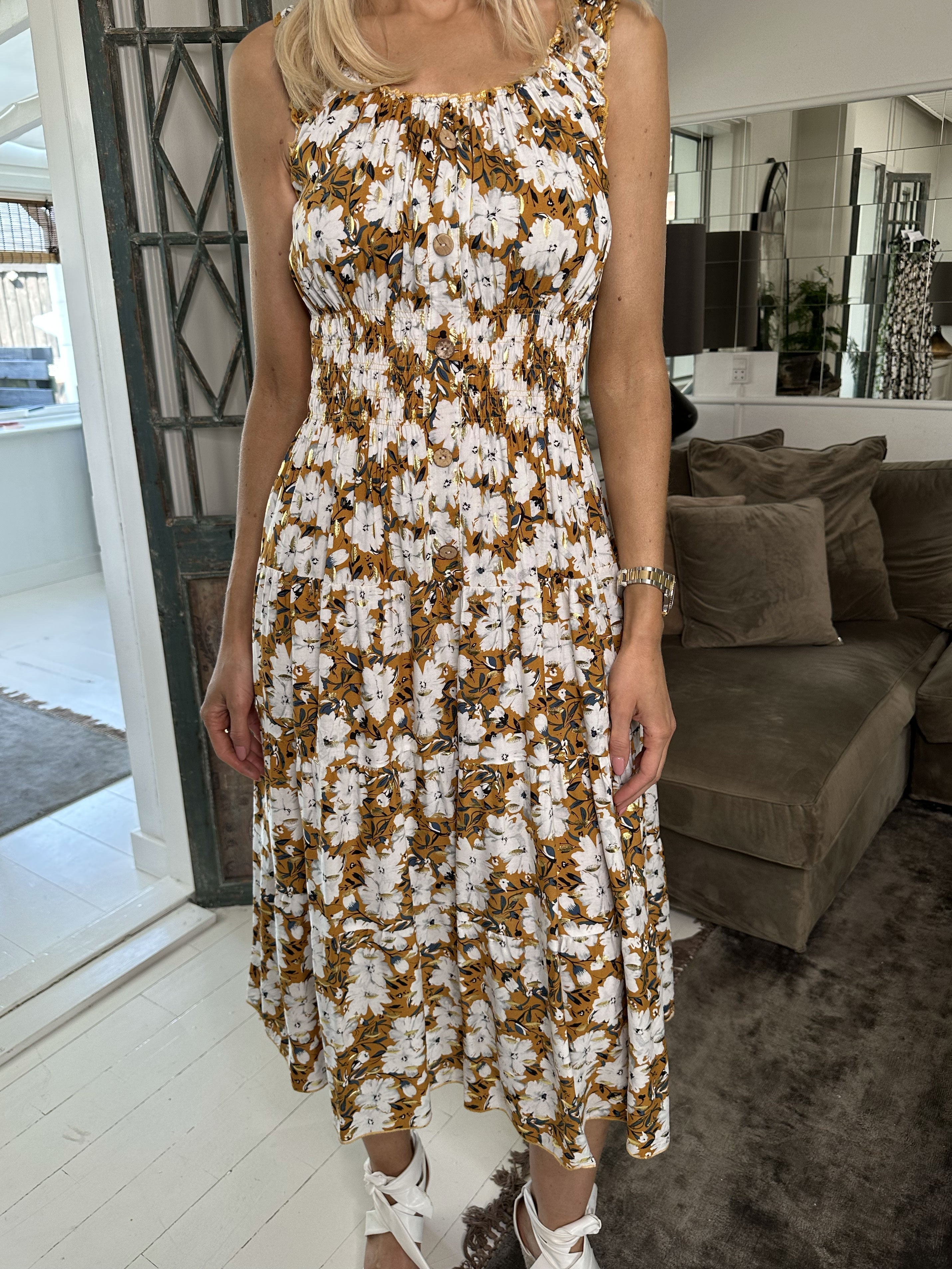 Alicia Summer Short - Söt plus size bandklänning med sommarblommor