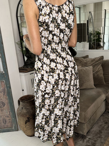 Alicia Summer Short - Söt plus size bandklänning med sommarblommor