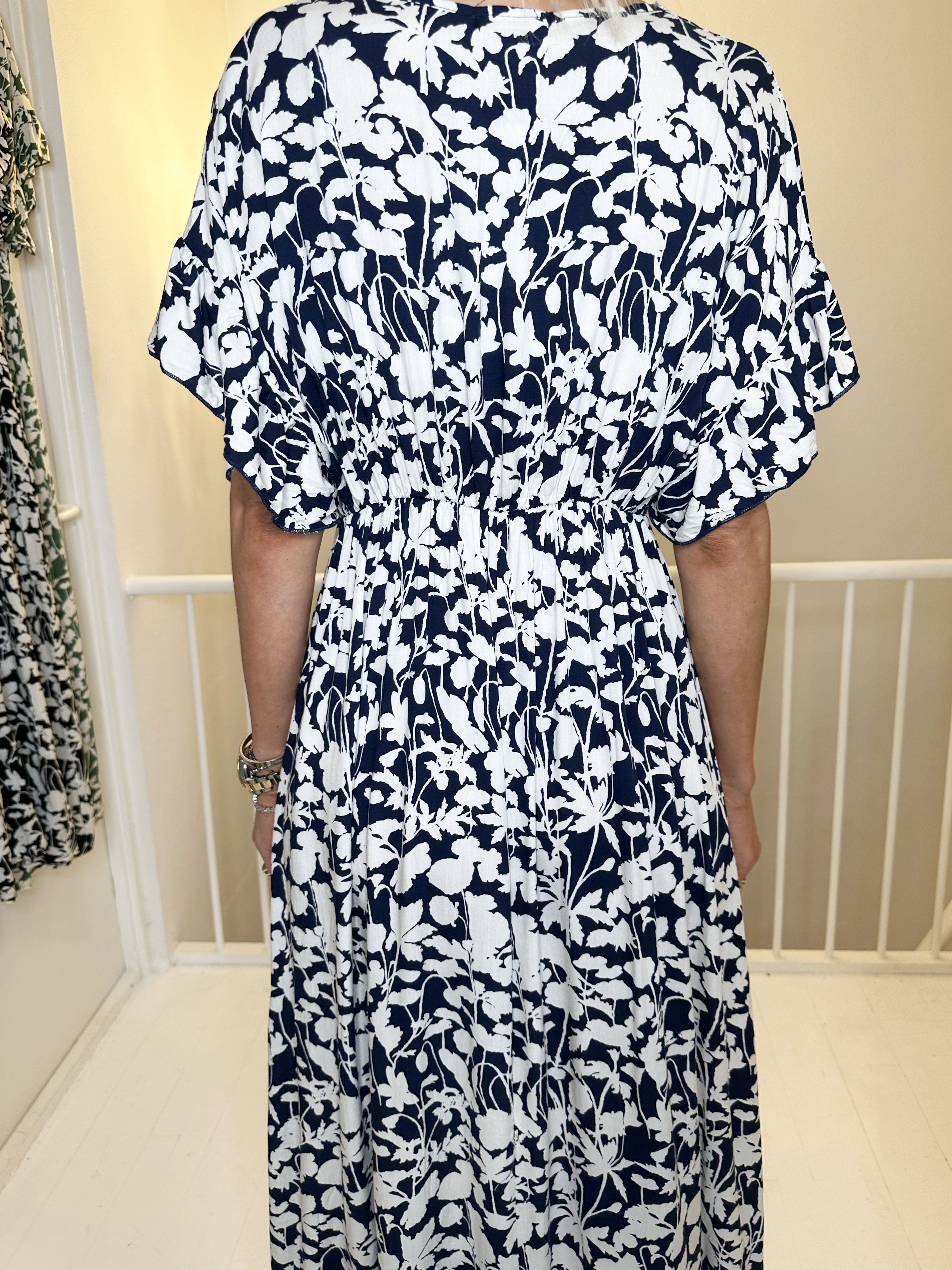 Alina Flower - Sommarklänning med blommönster och träknappar