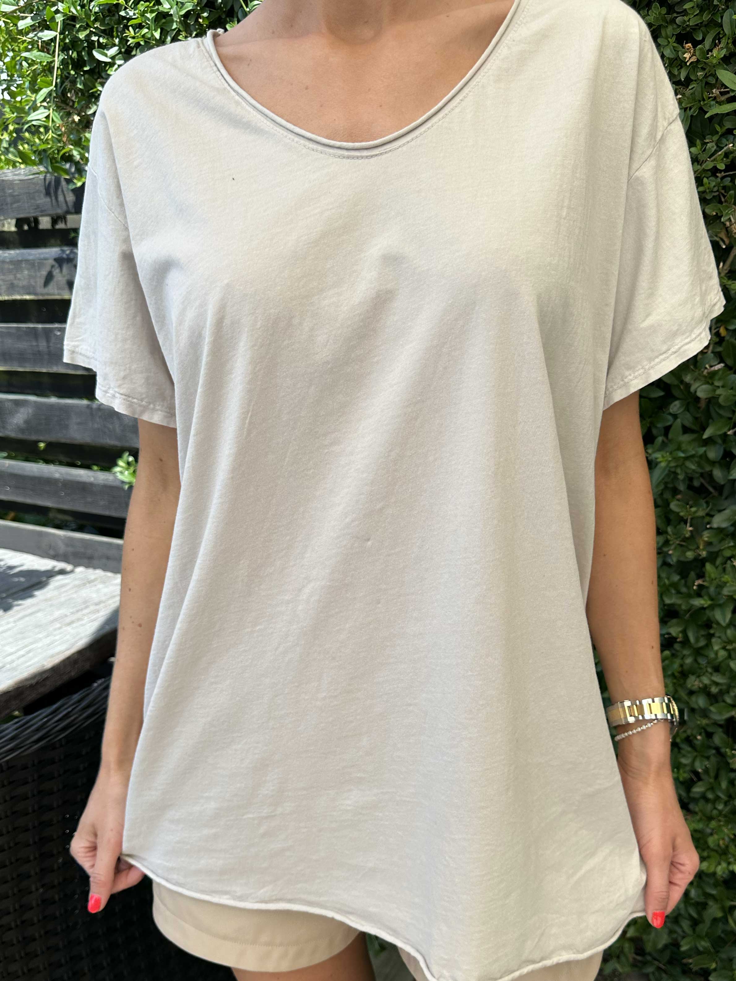 Alison - T-shirt med V-ringning i bomull - Beige