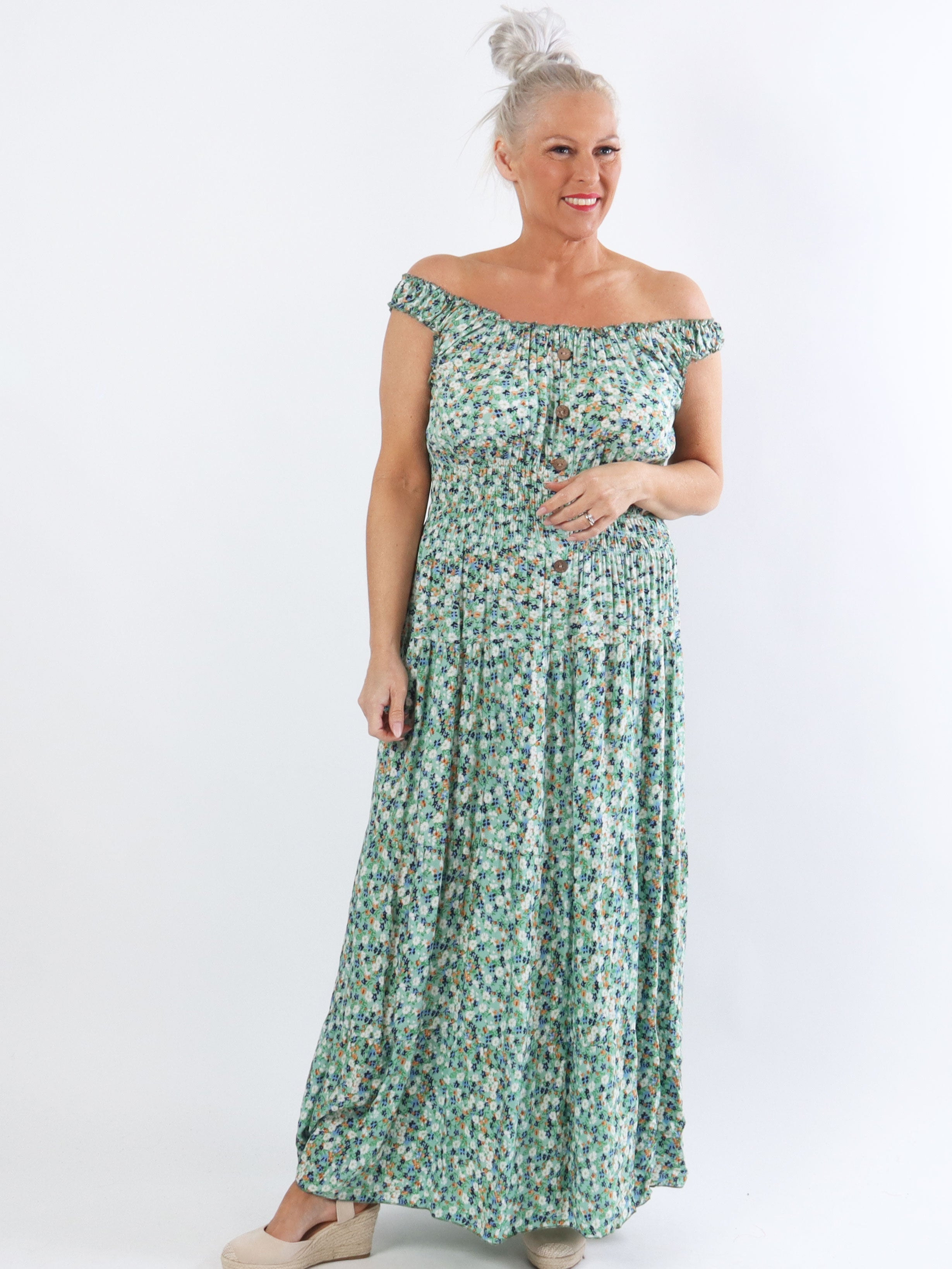 Alicia Flower - Lång axelbandsklänning i plus size med litet blommigt mönster