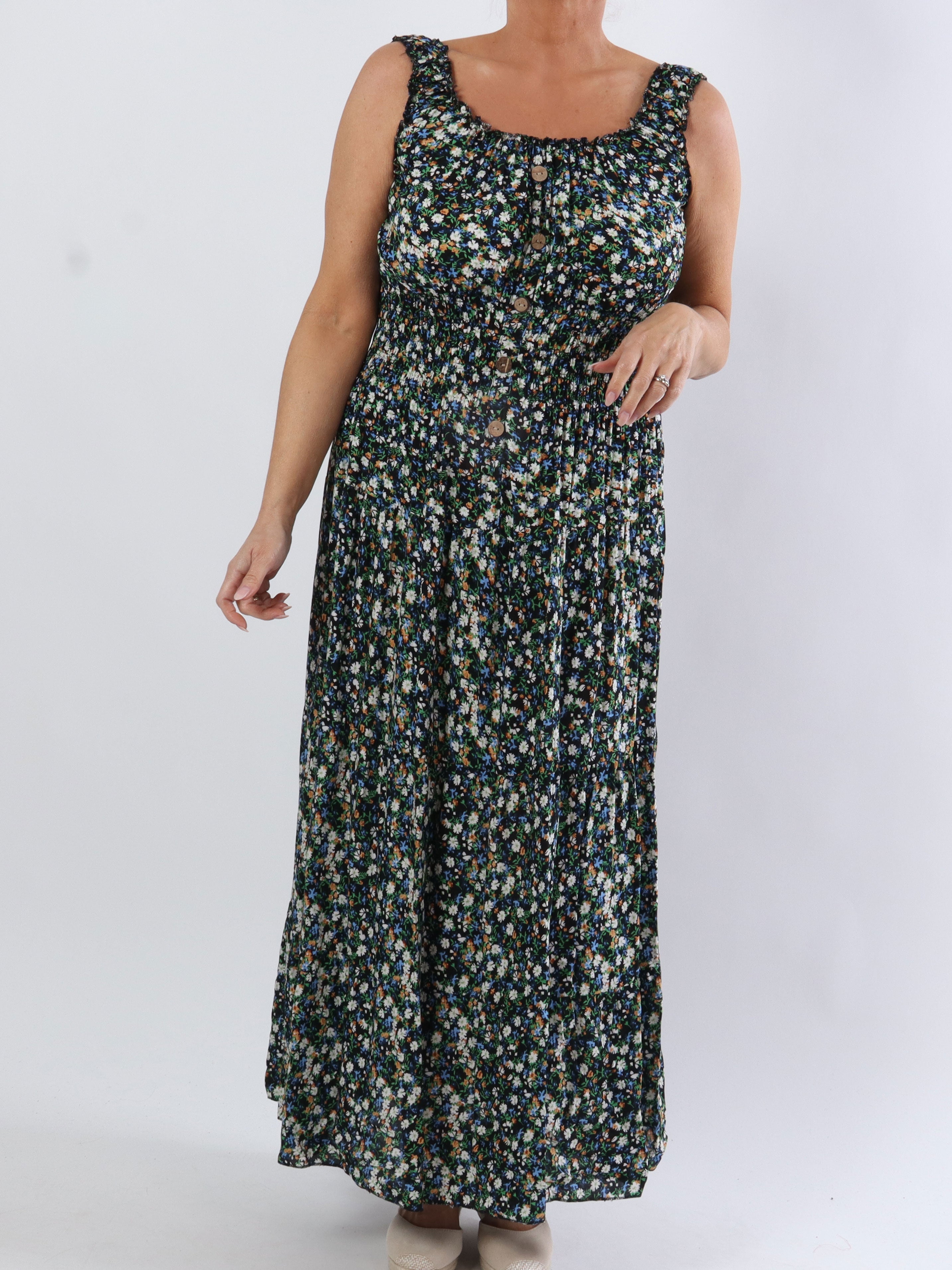 Alicia Flower - Lång bandklänning i plus size med litet blommigt tryck