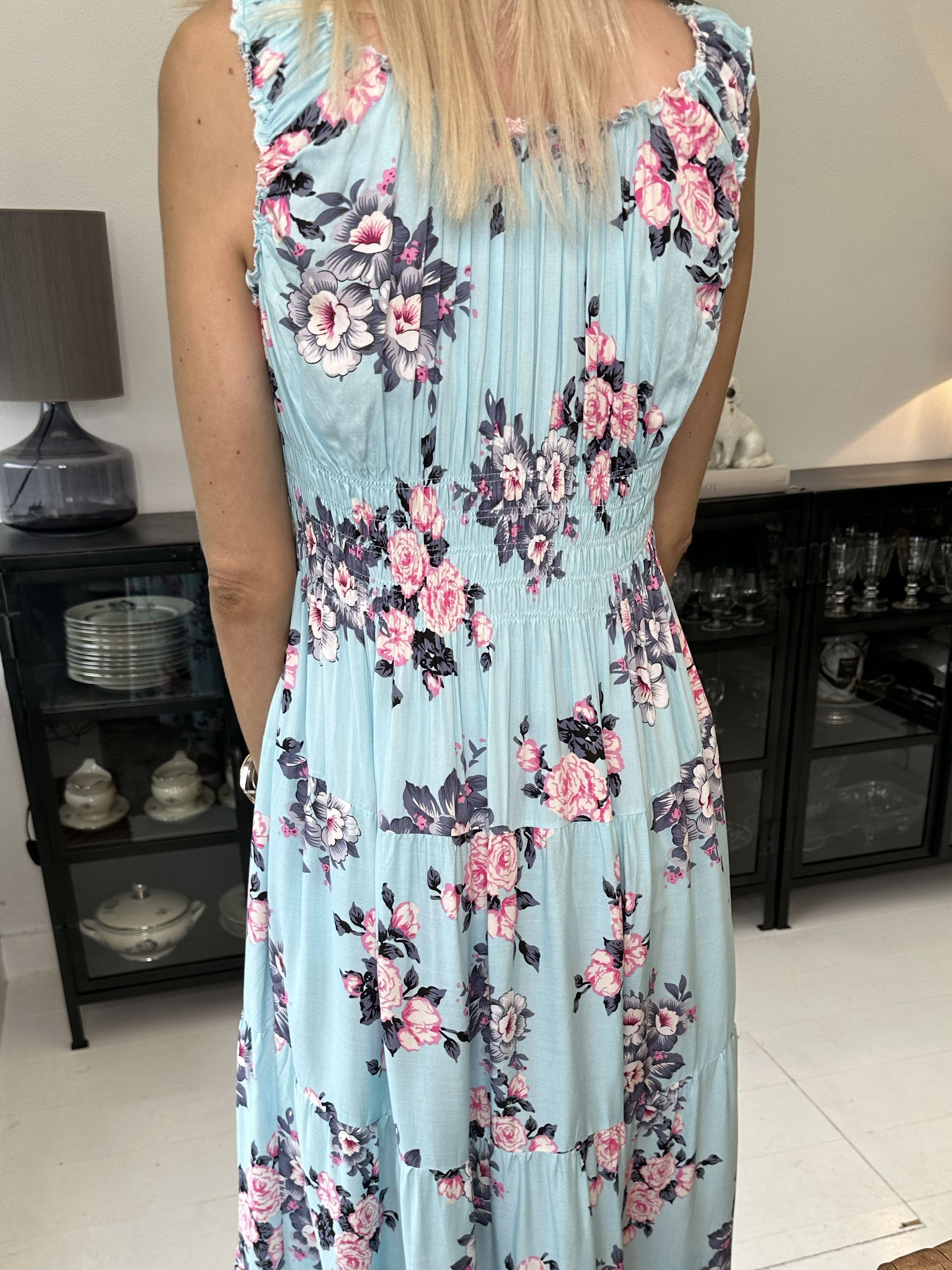 Alicia Rose - Lång bandklänning med blommigt tryck