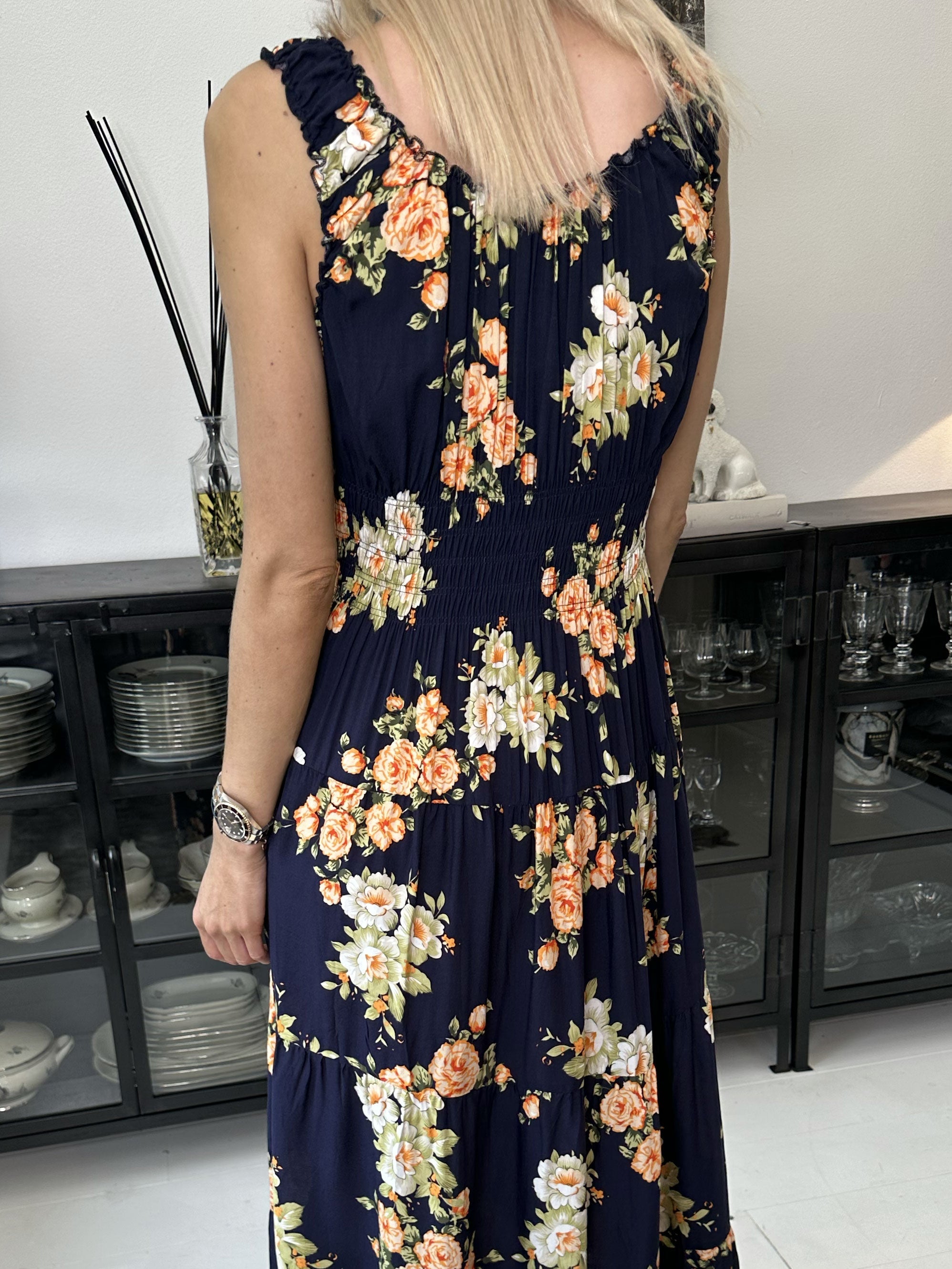 Alicia Rose - Lång bandklänning med blommigt tryck