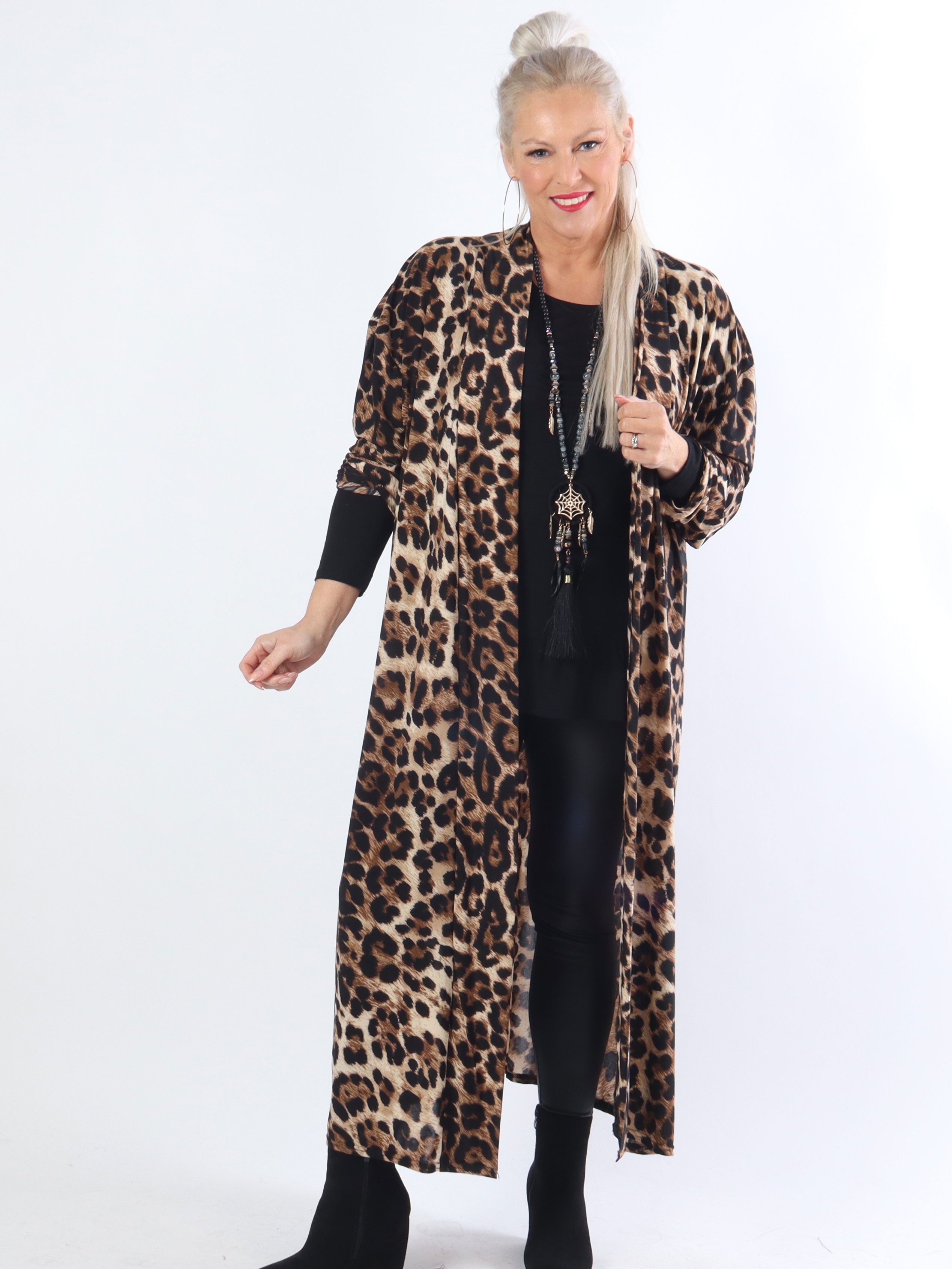 Alline long - Lång leopardkofta med stretch i plus size