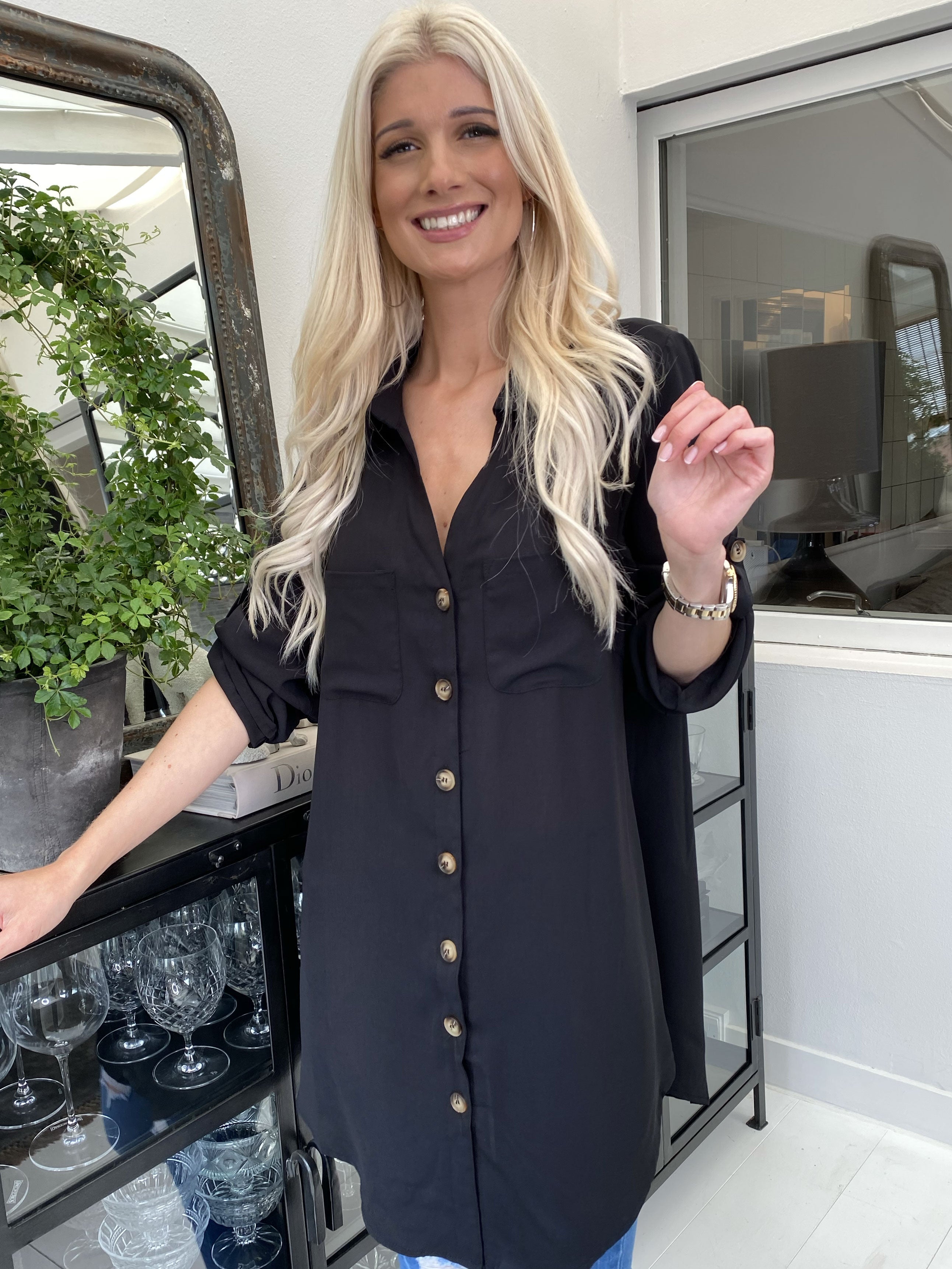 Alyssa - Lätt enkel skjorta i lös passform - Black