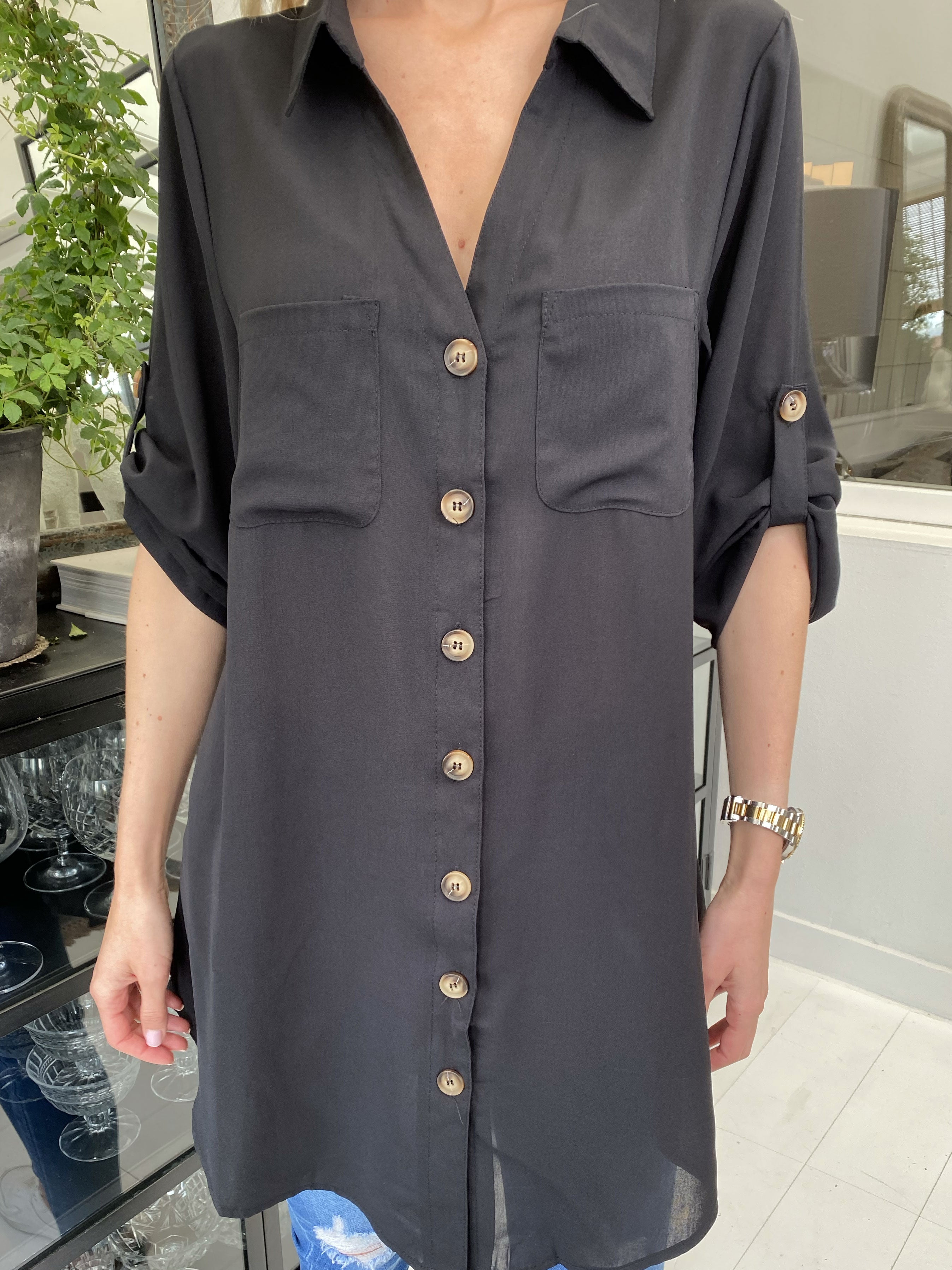 Alyssa - Lätt enkel skjorta i lös passform - Black