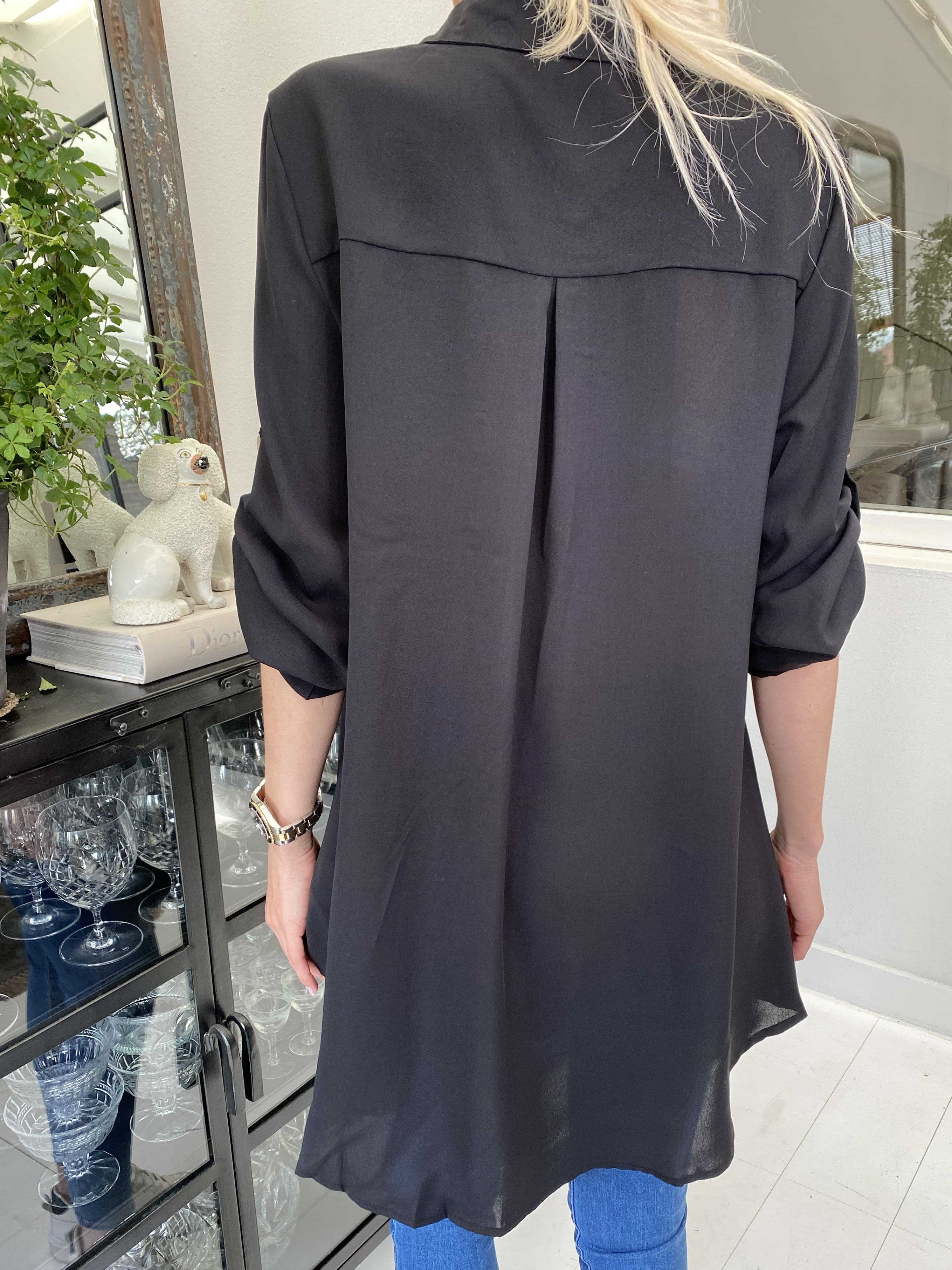 Alyssa - Lätt enkel skjorta i lös passform - Black