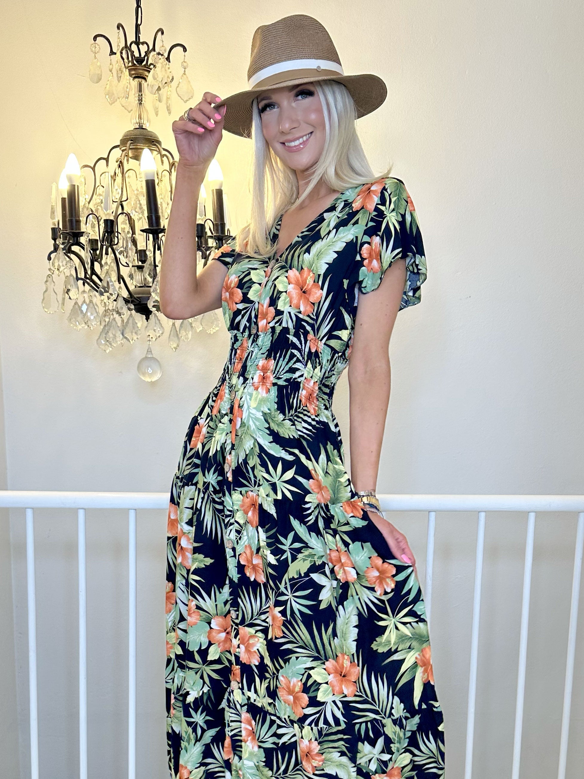 Summer Amada - Fin sommarklänning med blommönster och träknappar