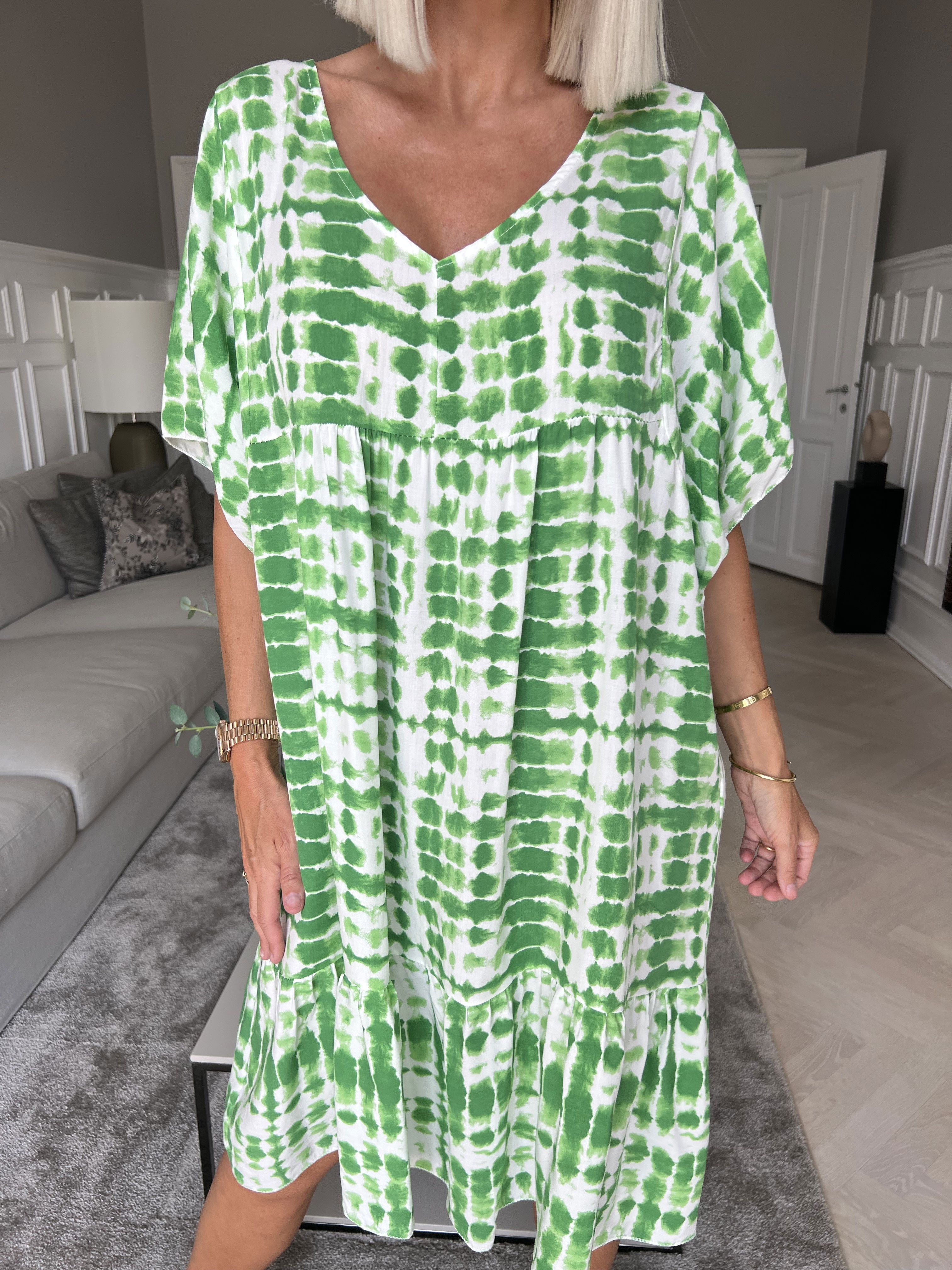 Amanza - Söt tunikaklänning i viskos med batikmönster