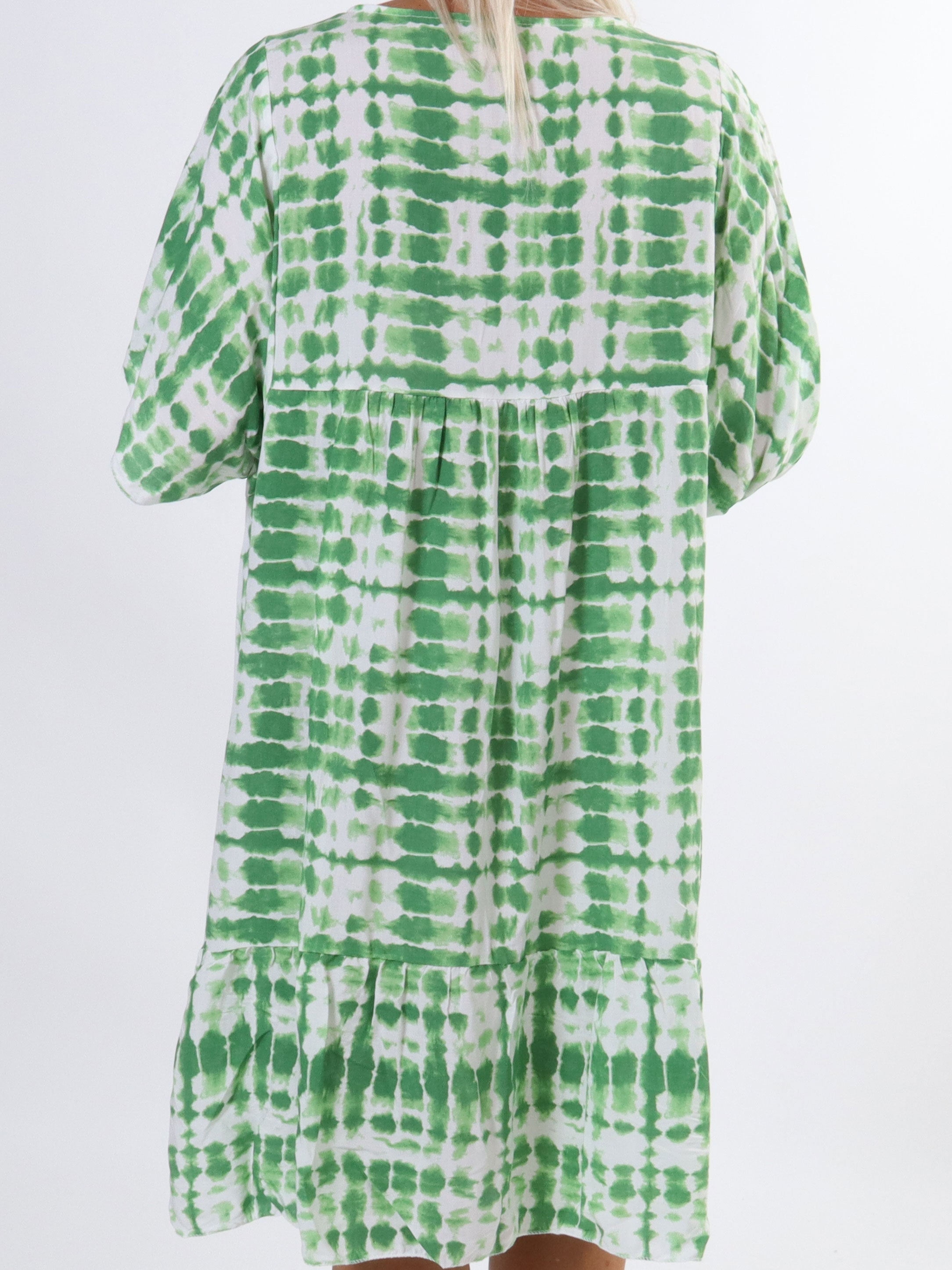 Amanza - Söt tunikaklänning i viskos med batikmönster i stora storlekar