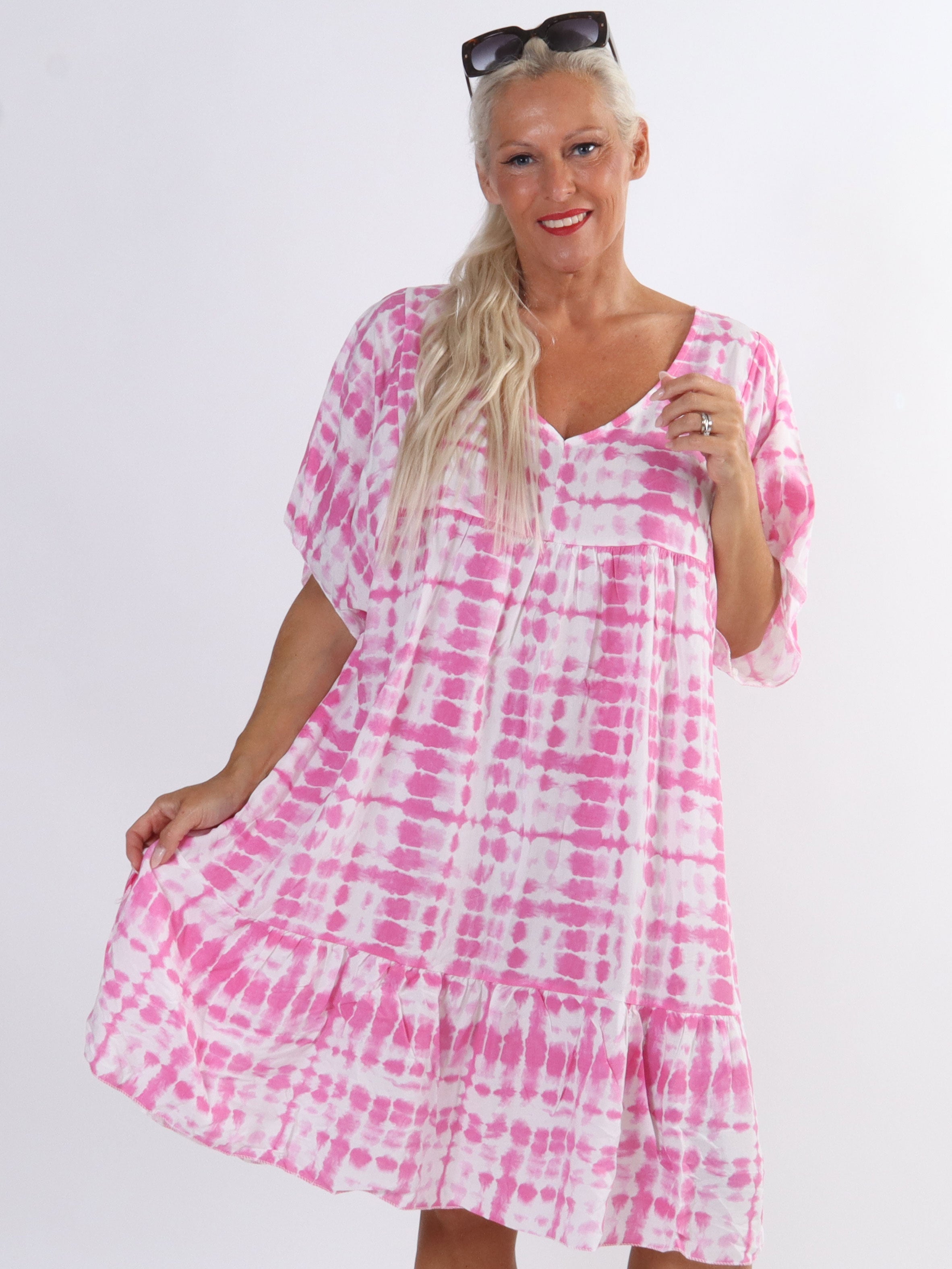 Amanza - Söt tunikaklänning i viskos med batikmönster i stora storlekar