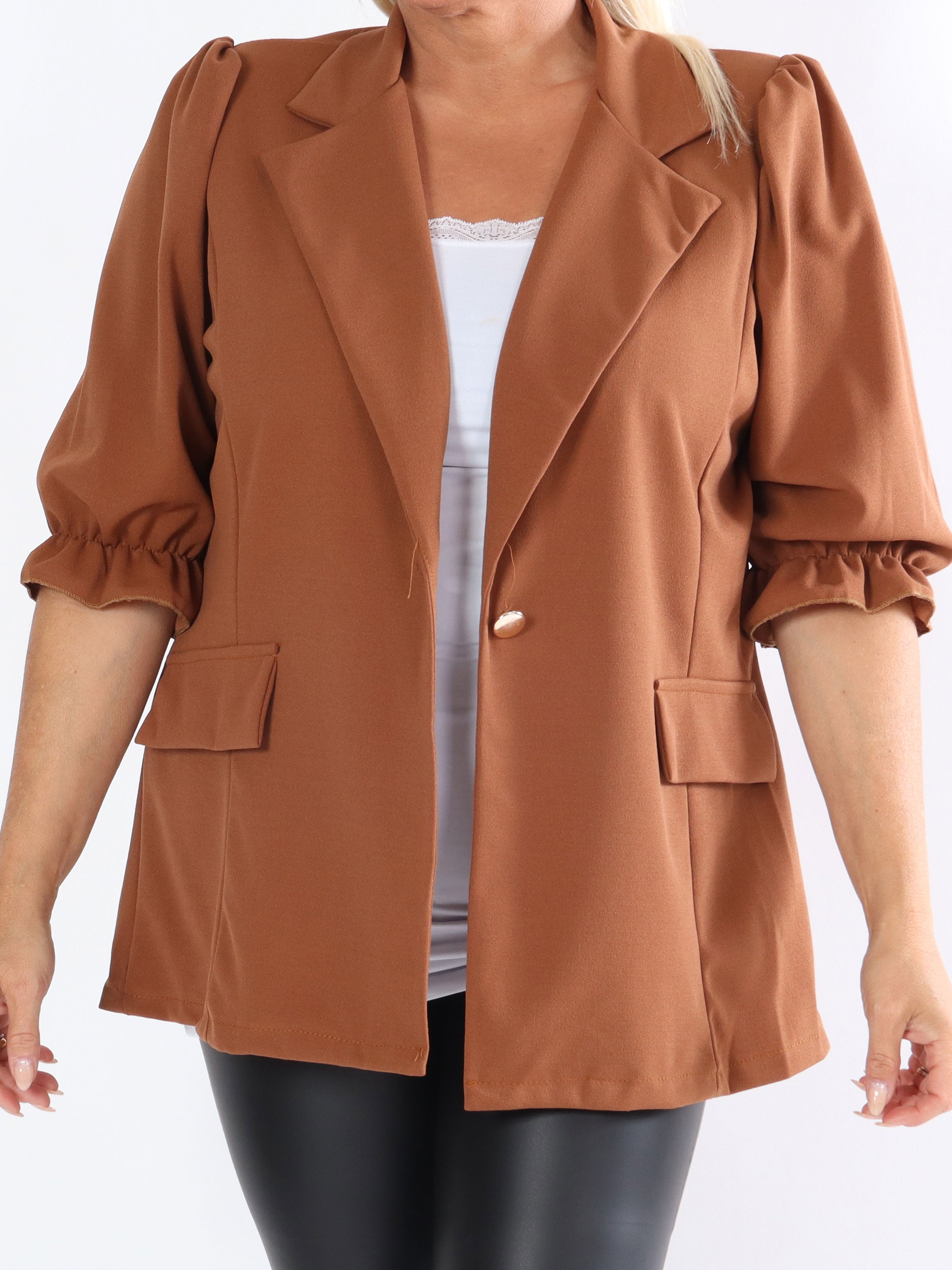 Amelia - Söt kofta med puffärmar och guldknapp