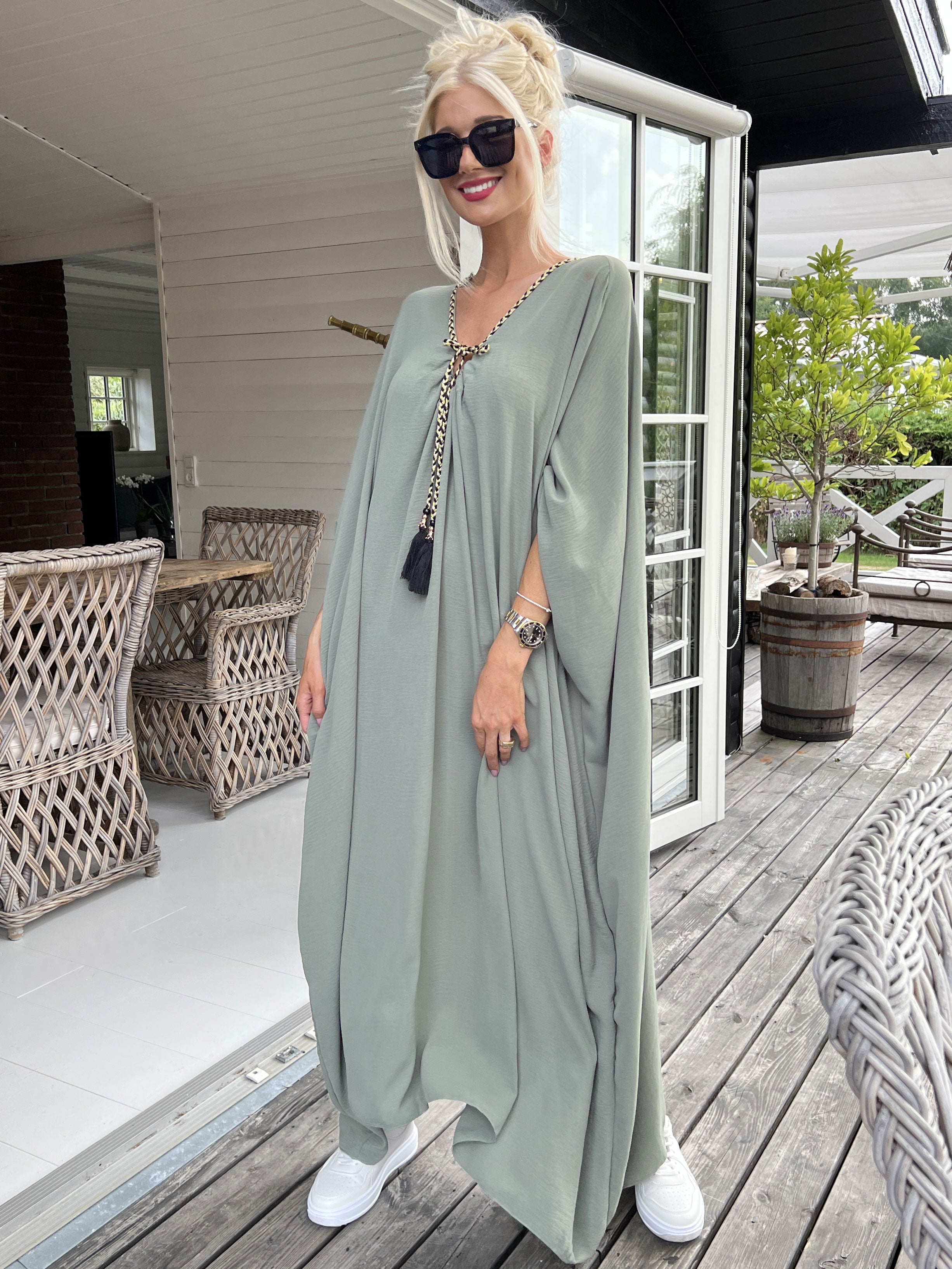 Nynne Plain - Lång lös klänning med flätade snören