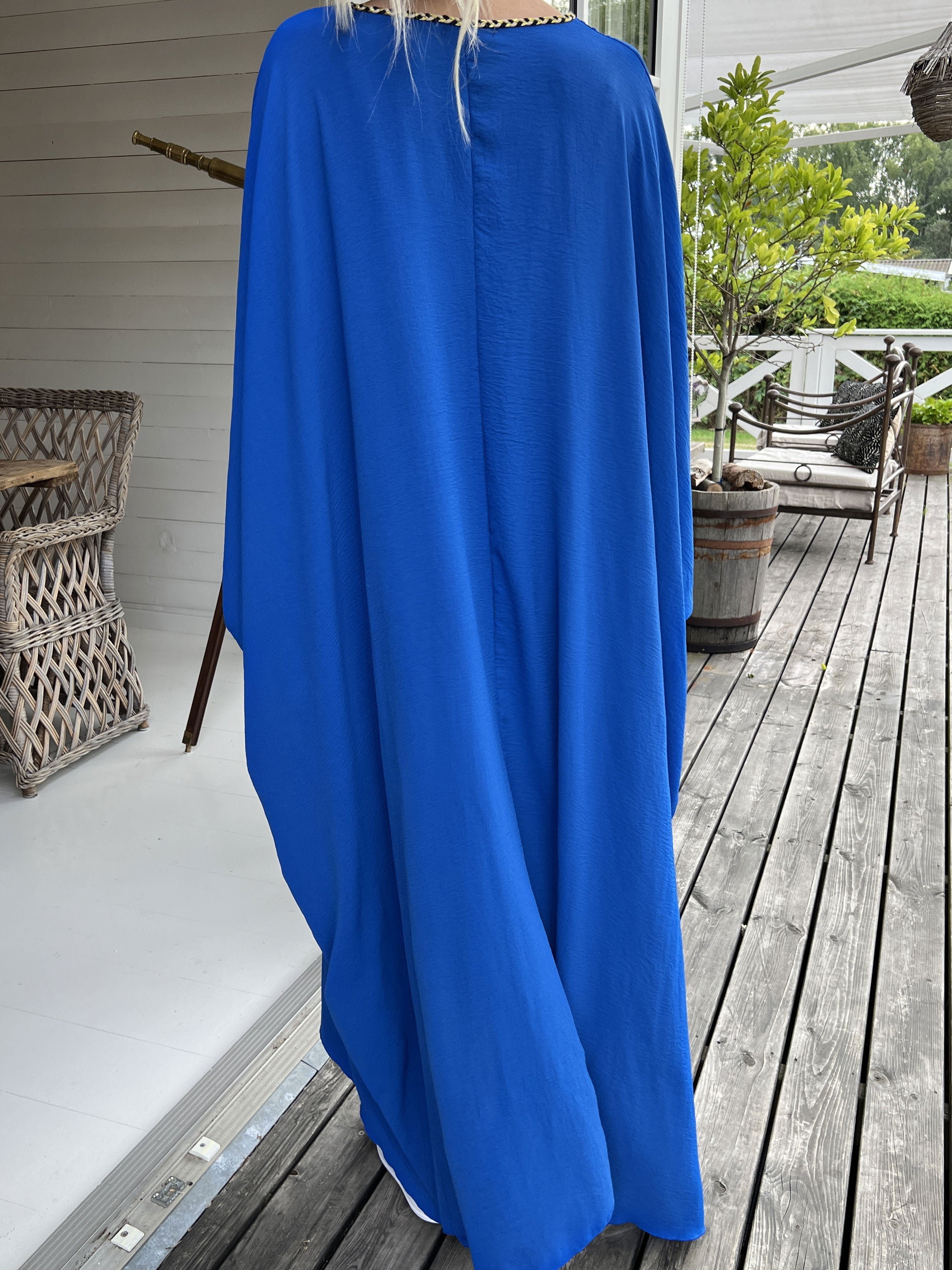 Nynne Plain - Lång lös klänning med flätade snören