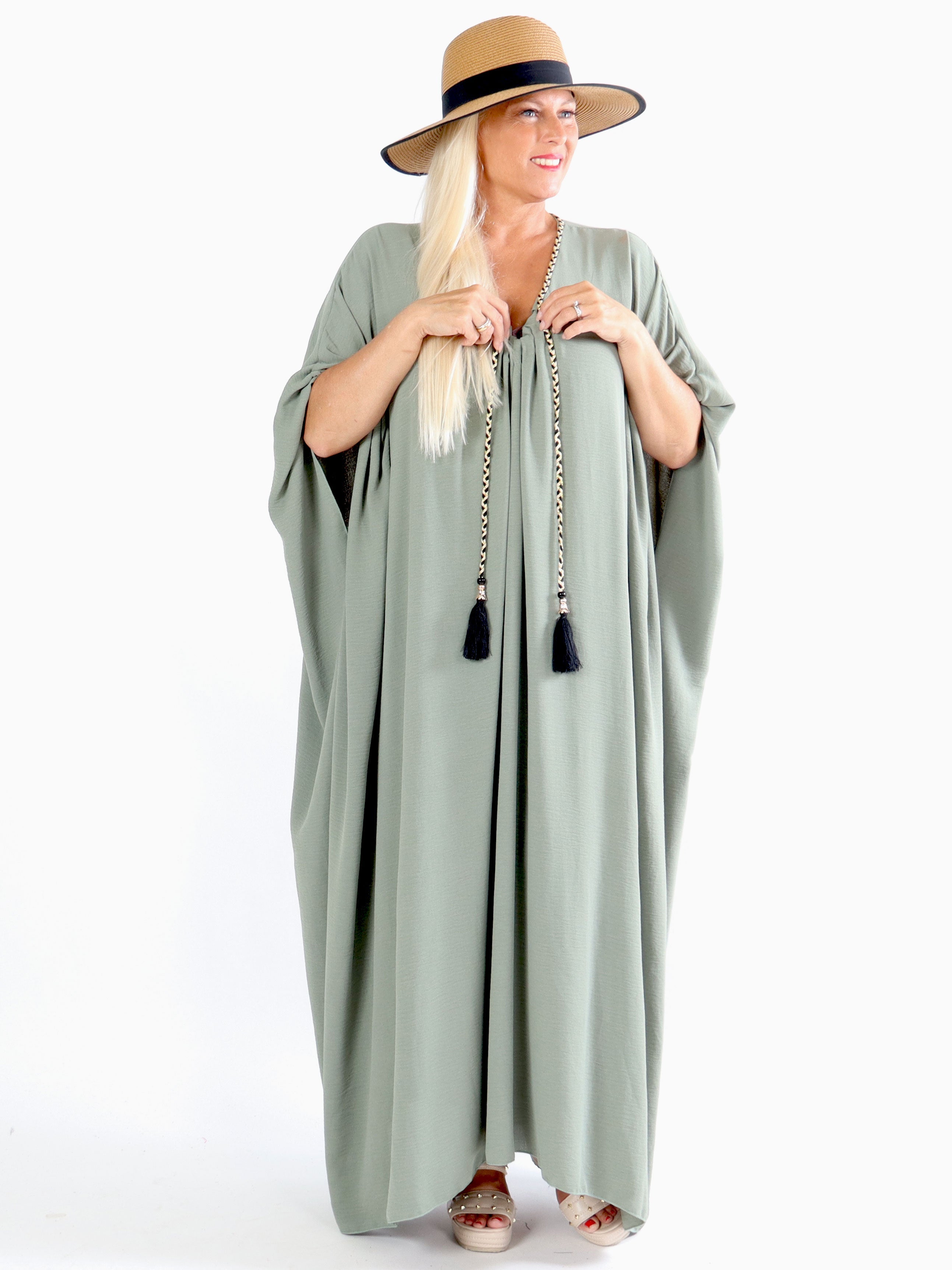 Nynne Plain - Lång slät plus size klänning med flätade snören - Black