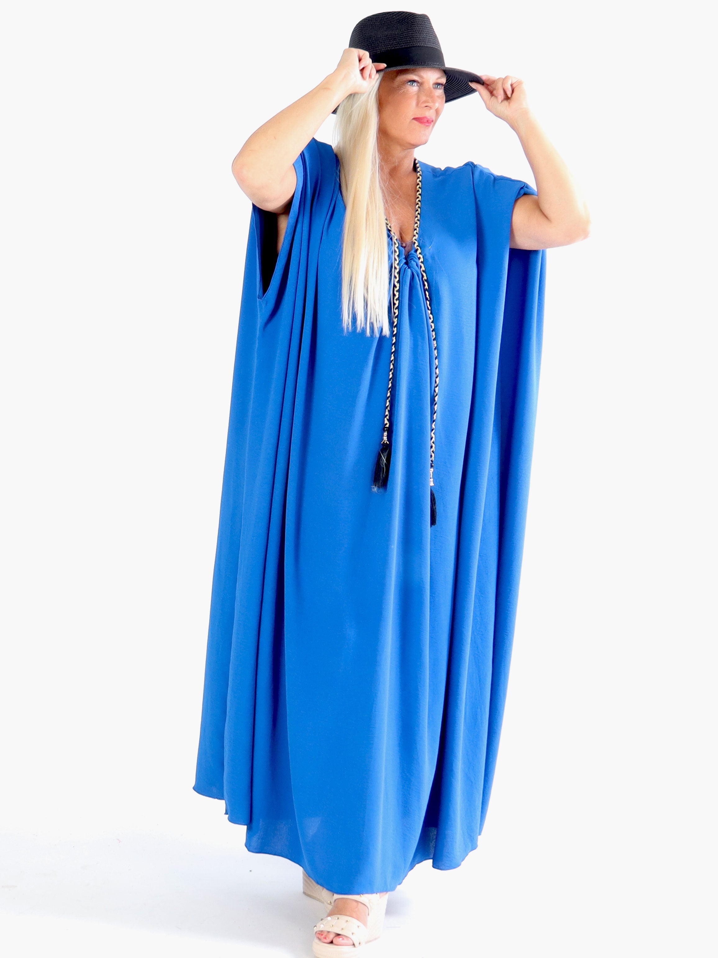 Nynne Plain - Lång slät plus size klänning med flätade snören