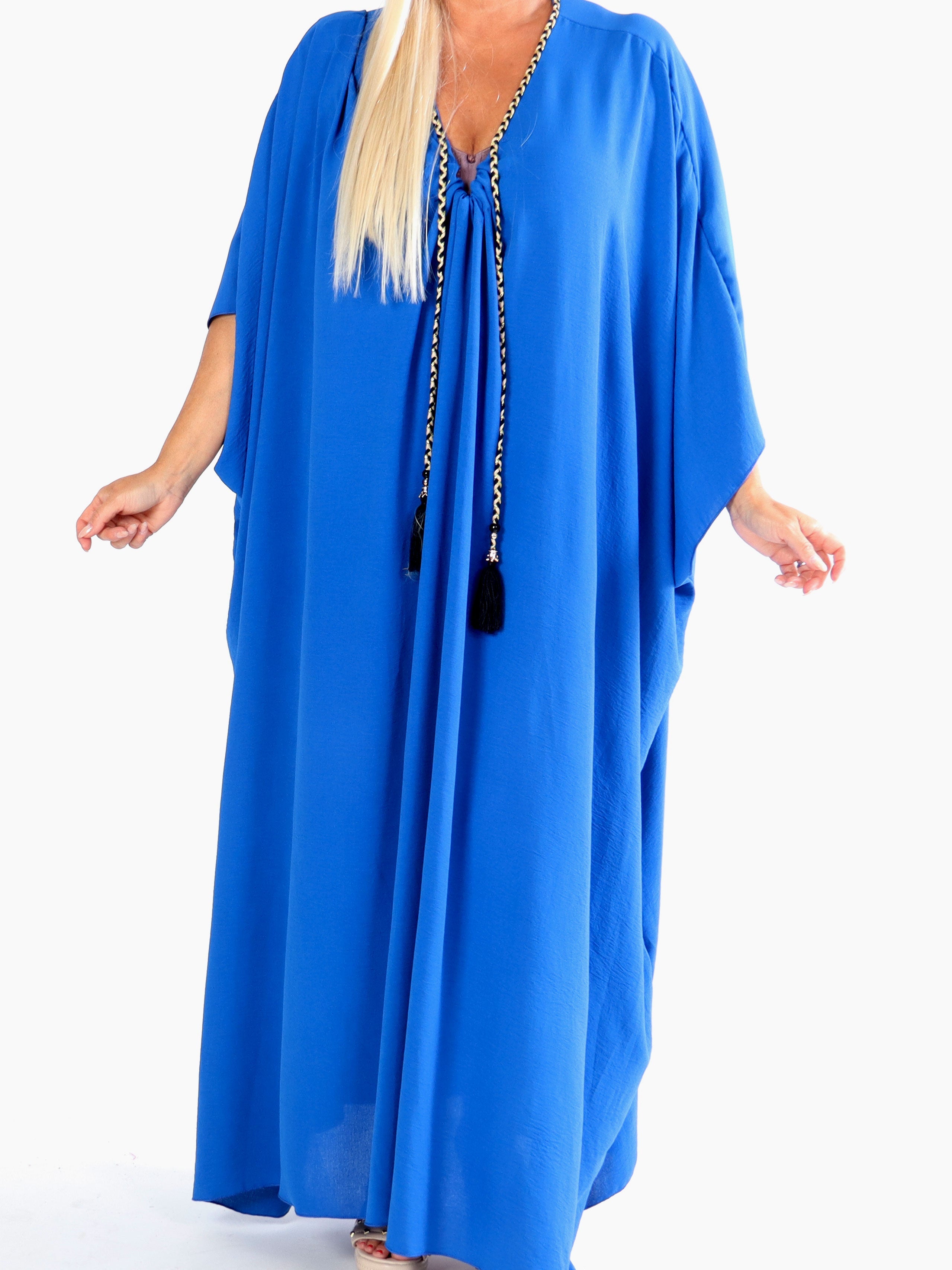 Nynne Plain - Lång slät plus size klänning med flätade snören