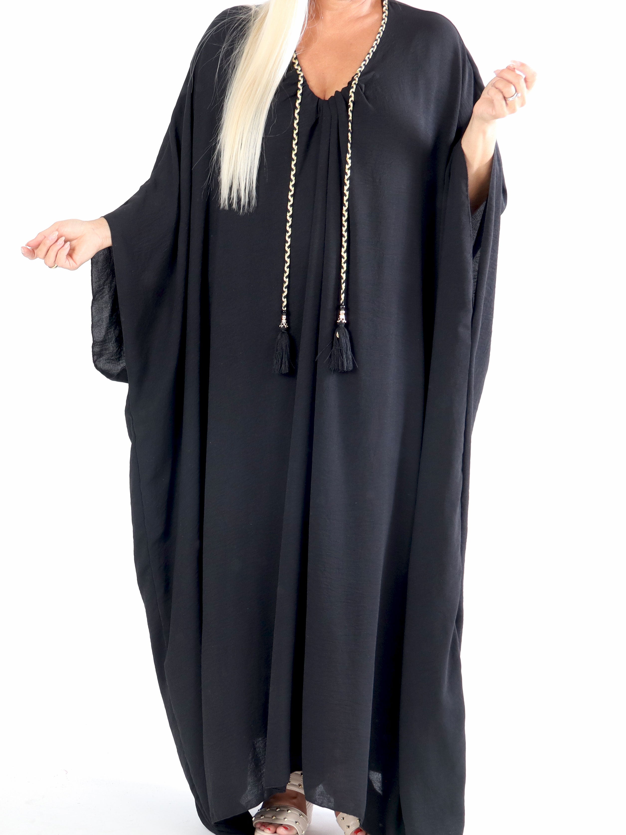 Nynne Plain - Lång slät plus size klänning med flätade snören