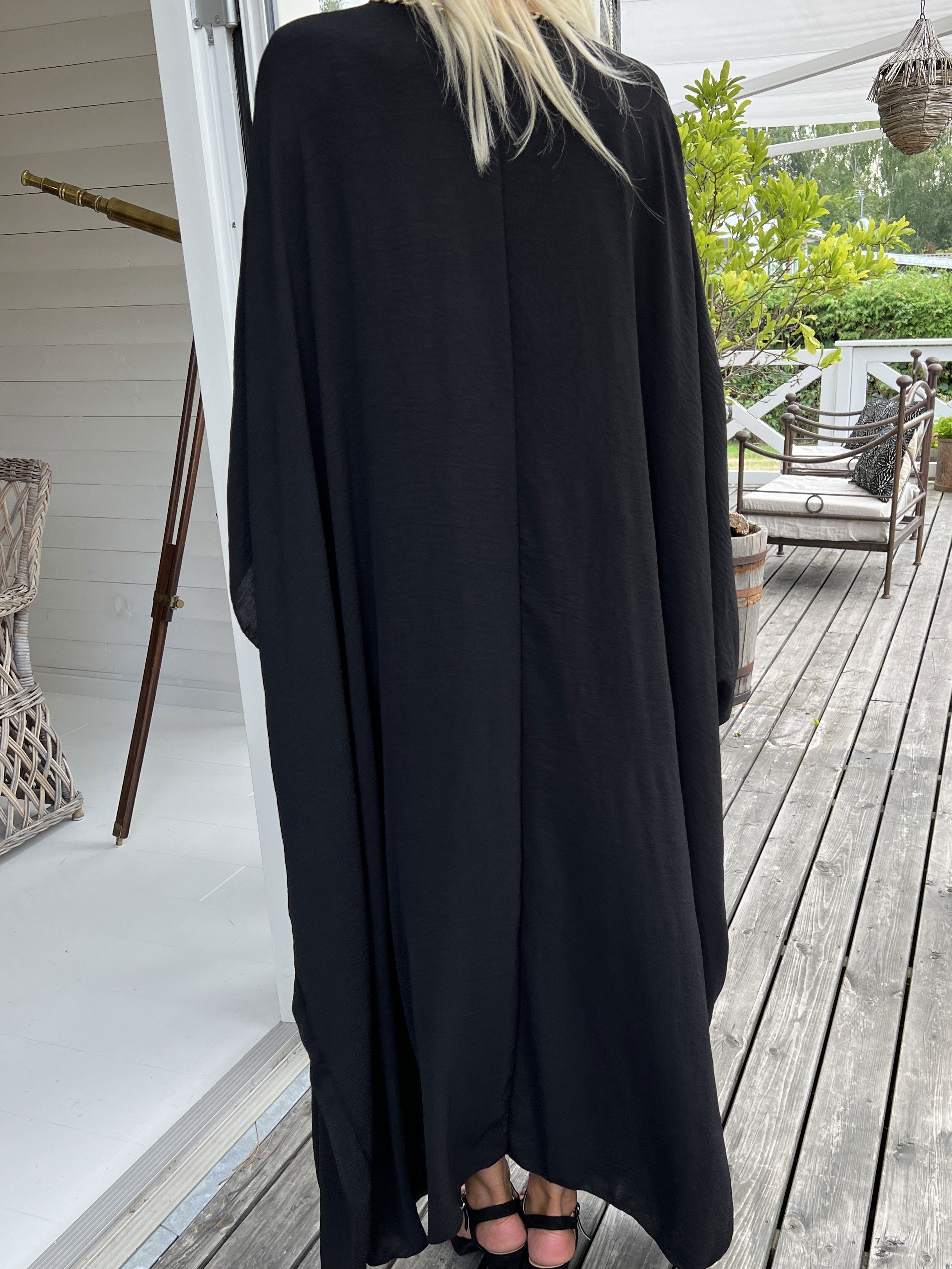 Nynne Plain - Lång lös klänning med flätade snören - Army