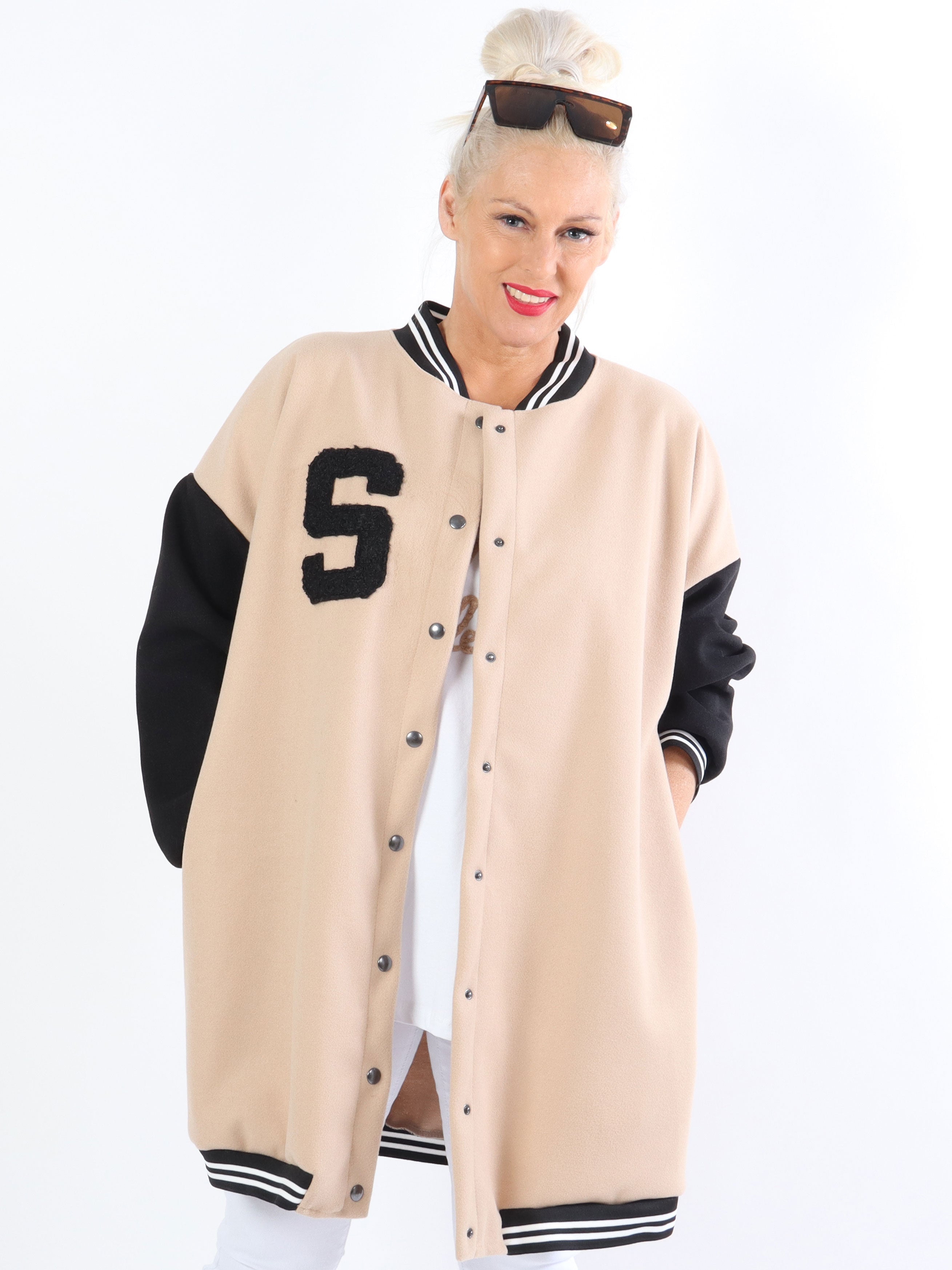 Andy - Häftig plus size collegejacka med tryckknappar