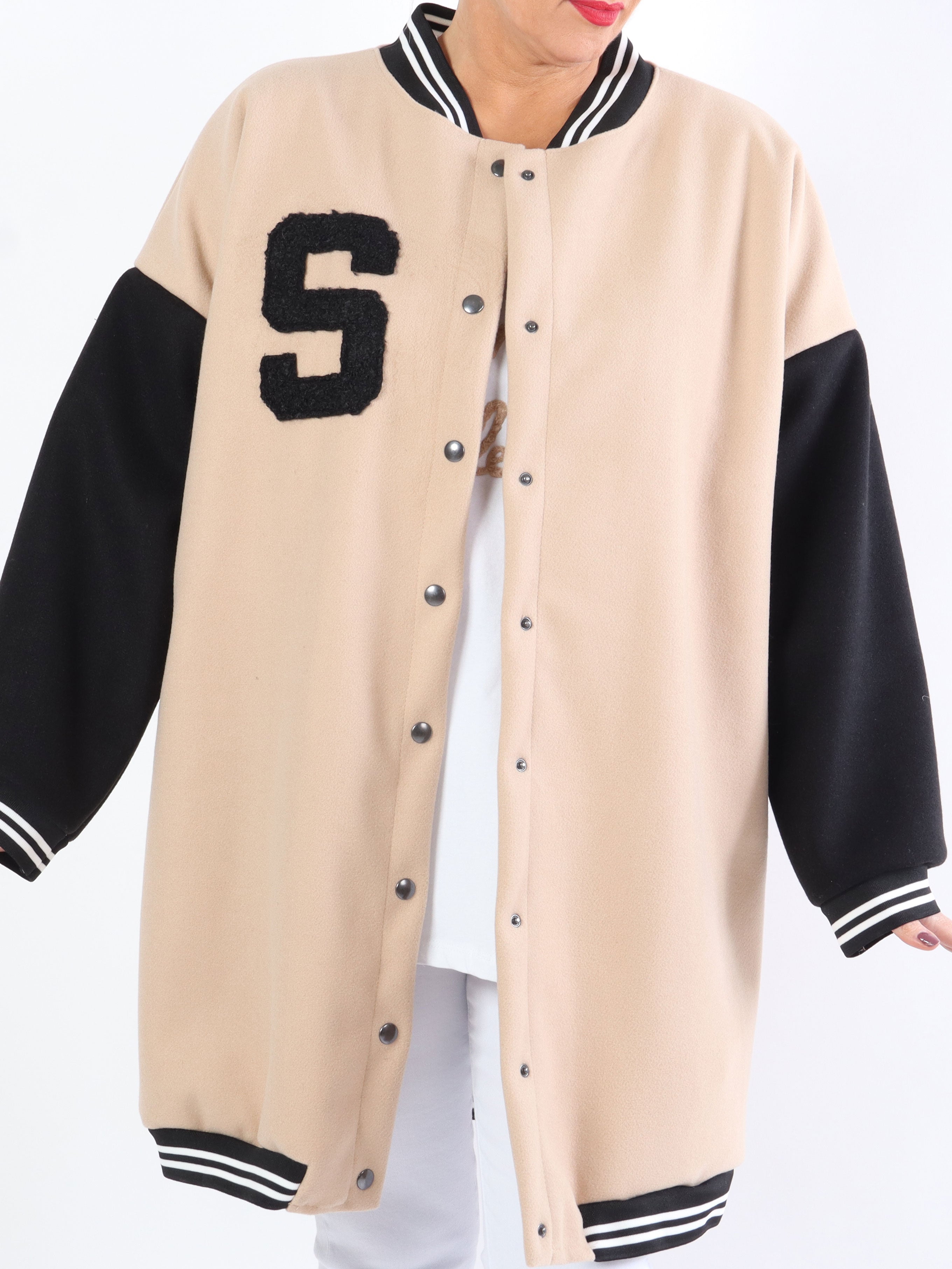 Andy - Häftig plus size collegejacka med tryckknappar