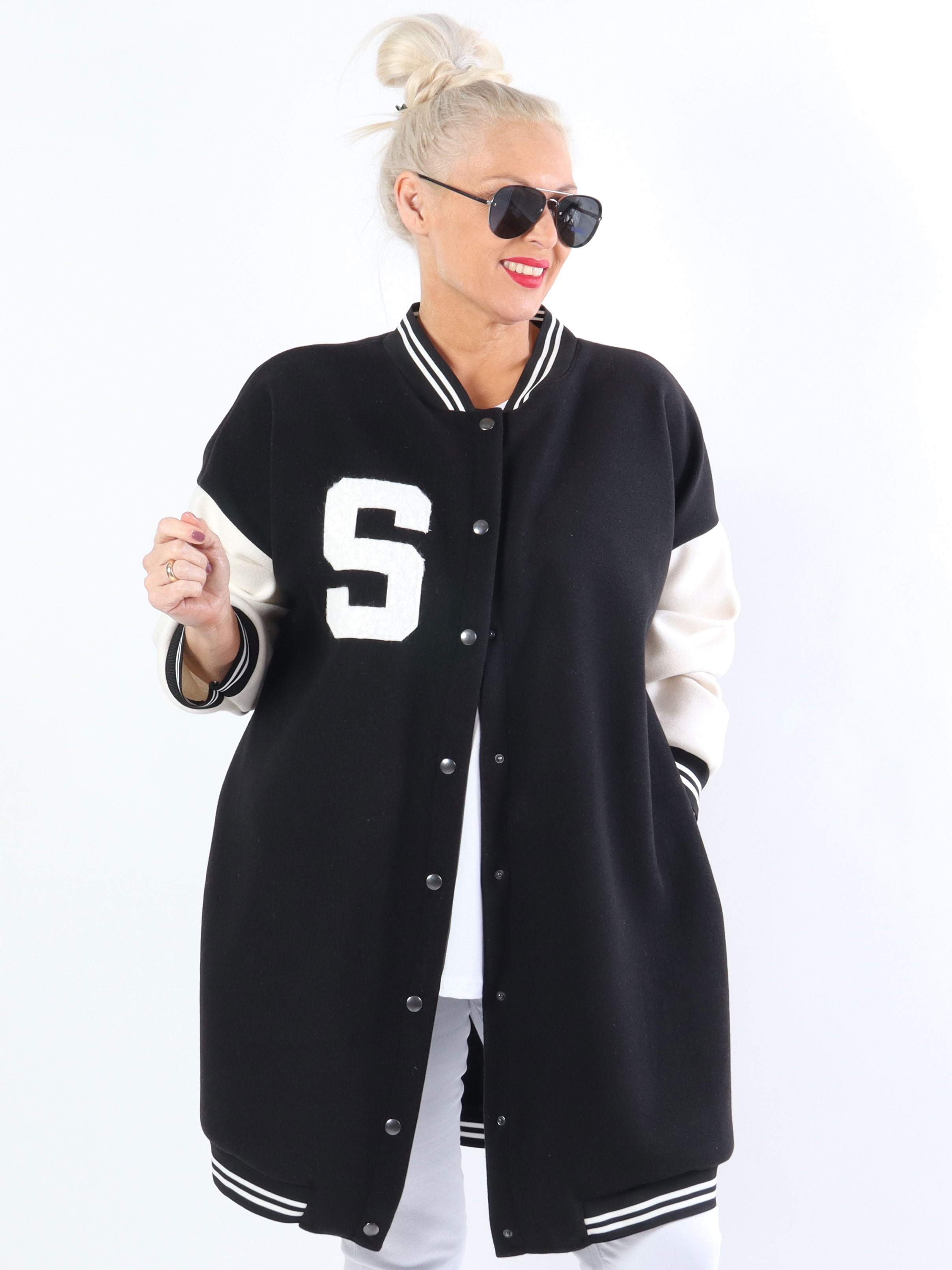 Andy - Häftig plus size collegejacka med tryckknappar